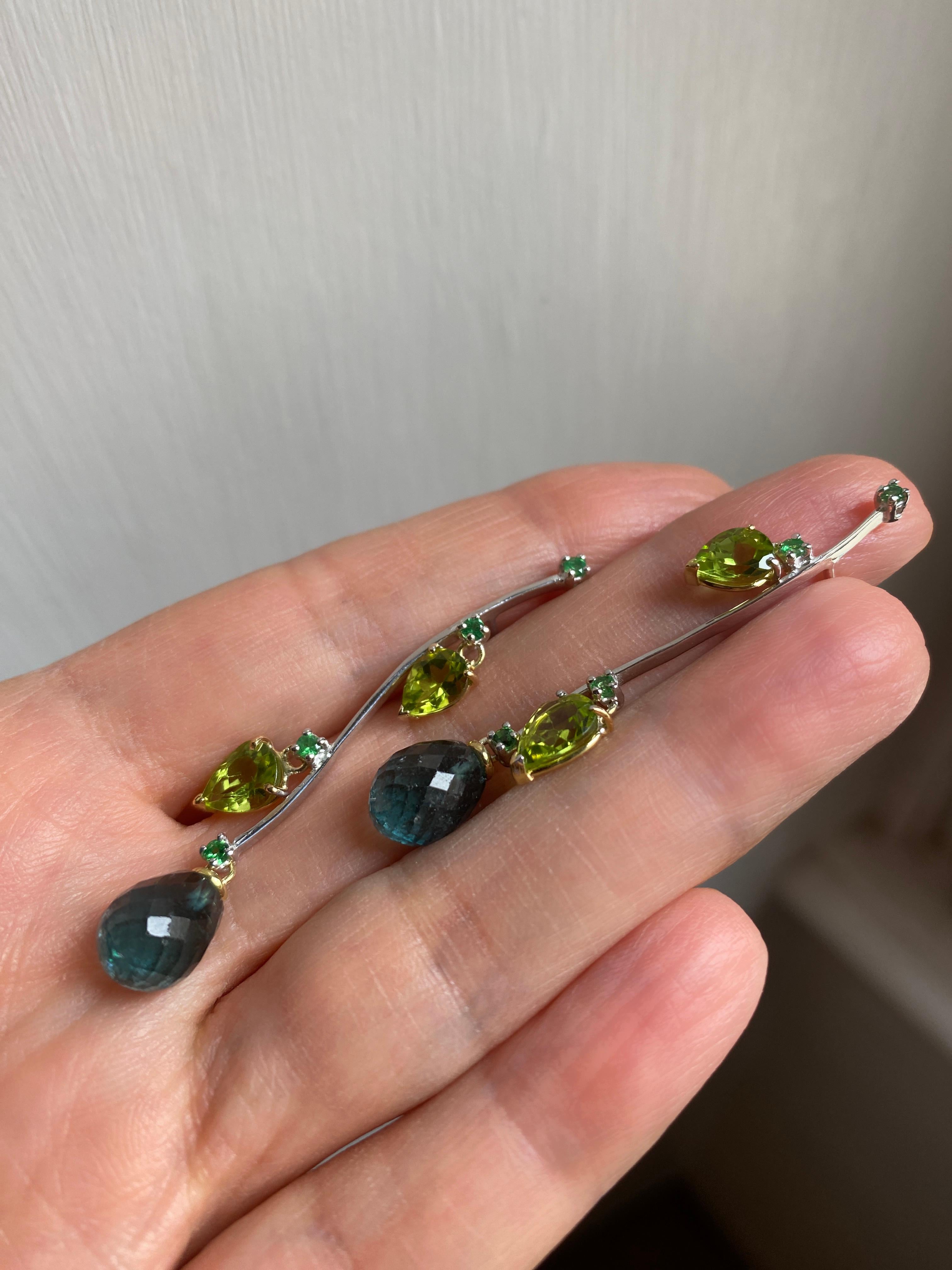 Rossella Ugolini Pendants d'oreilles en or 18 carats avec tourmaline bleu-vert, péridots et émeraudes en vente 13