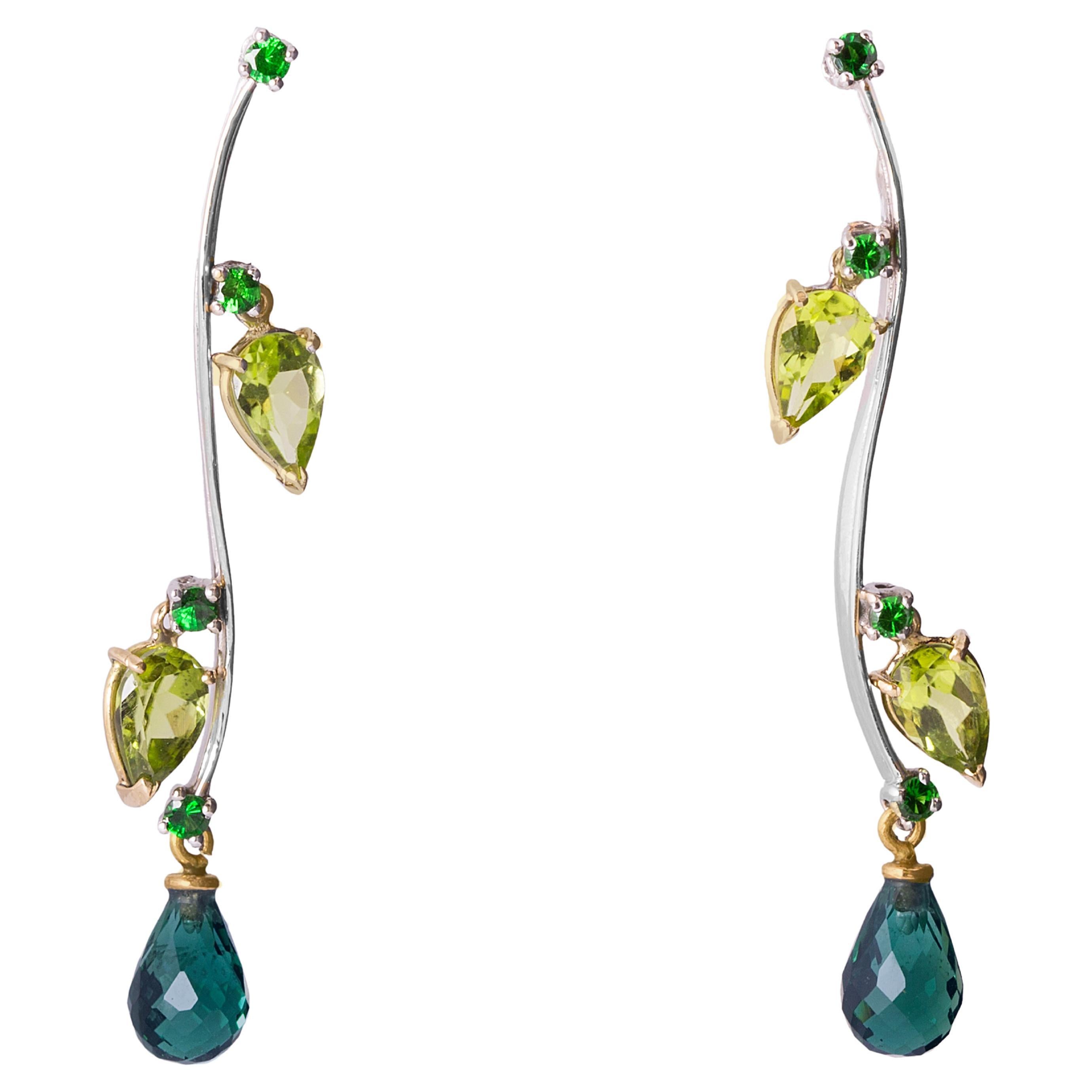 Rossella Ugolini Pendants d'oreilles en or 18 carats avec tourmaline bleu-vert, péridots et émeraudes en vente