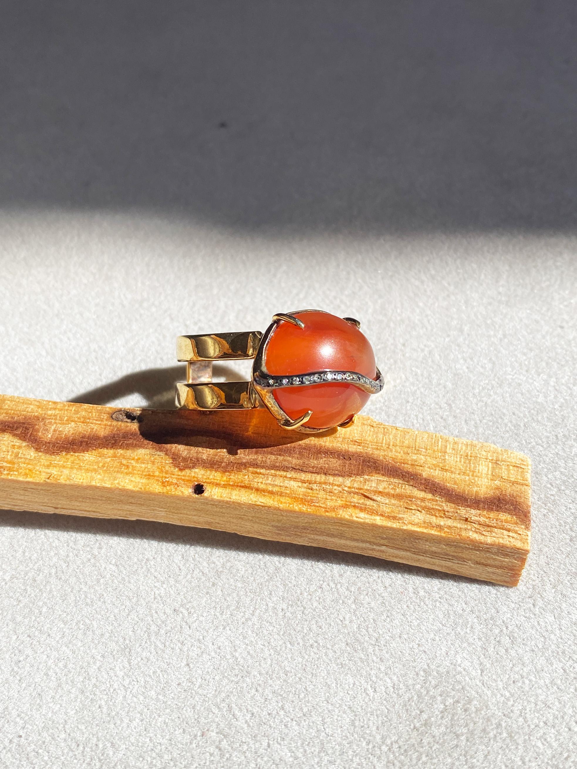  Rossella Ugolini Bold Carnelian 18K Yellow Gold Bohemian Cocktail Ring  In New Condition For Sale In Rome, IT