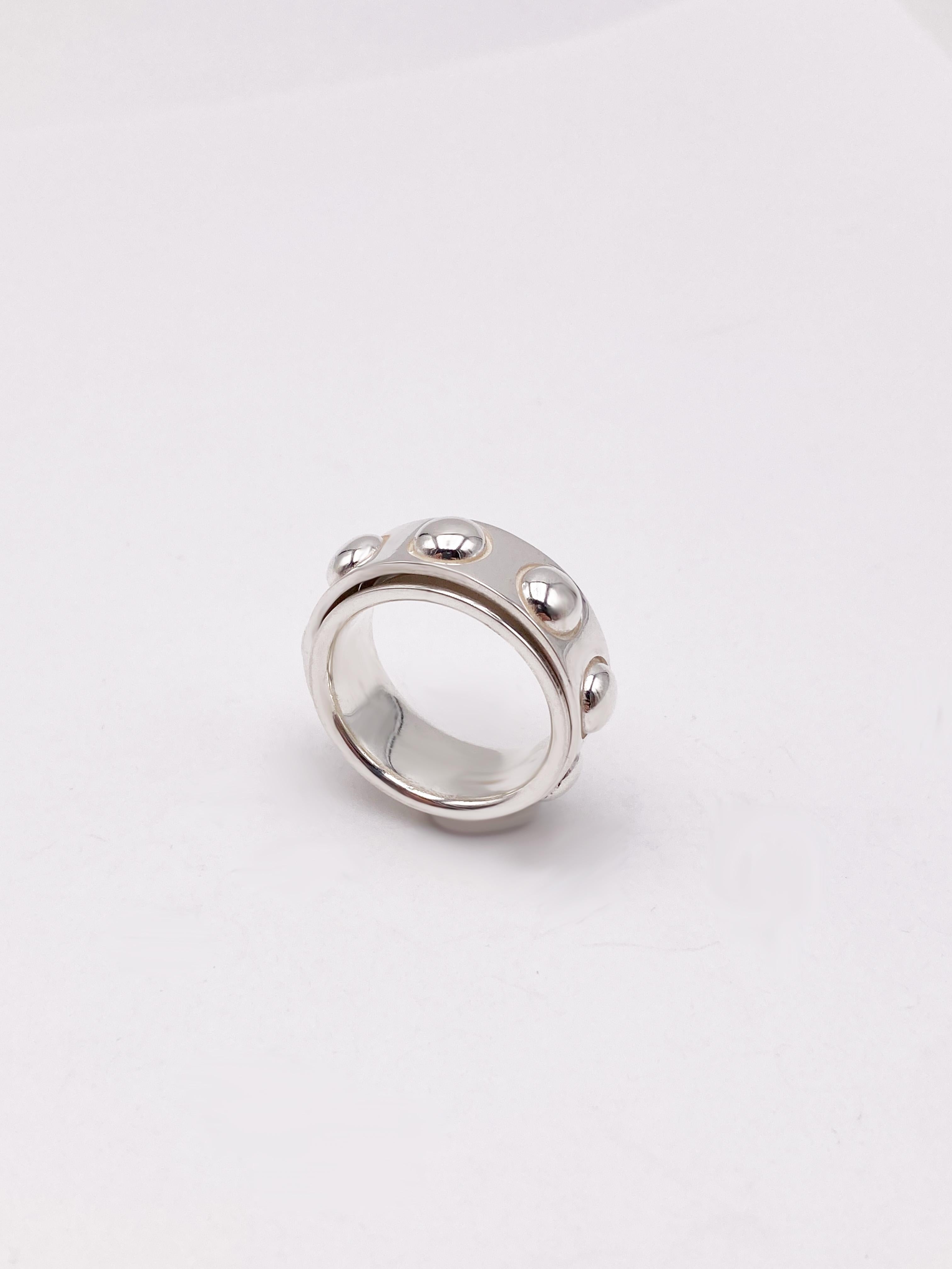Rossella Ugolini Brushed Platinum Rotating No Stress Man Band Ring In New Condition For Sale In Rome, IT