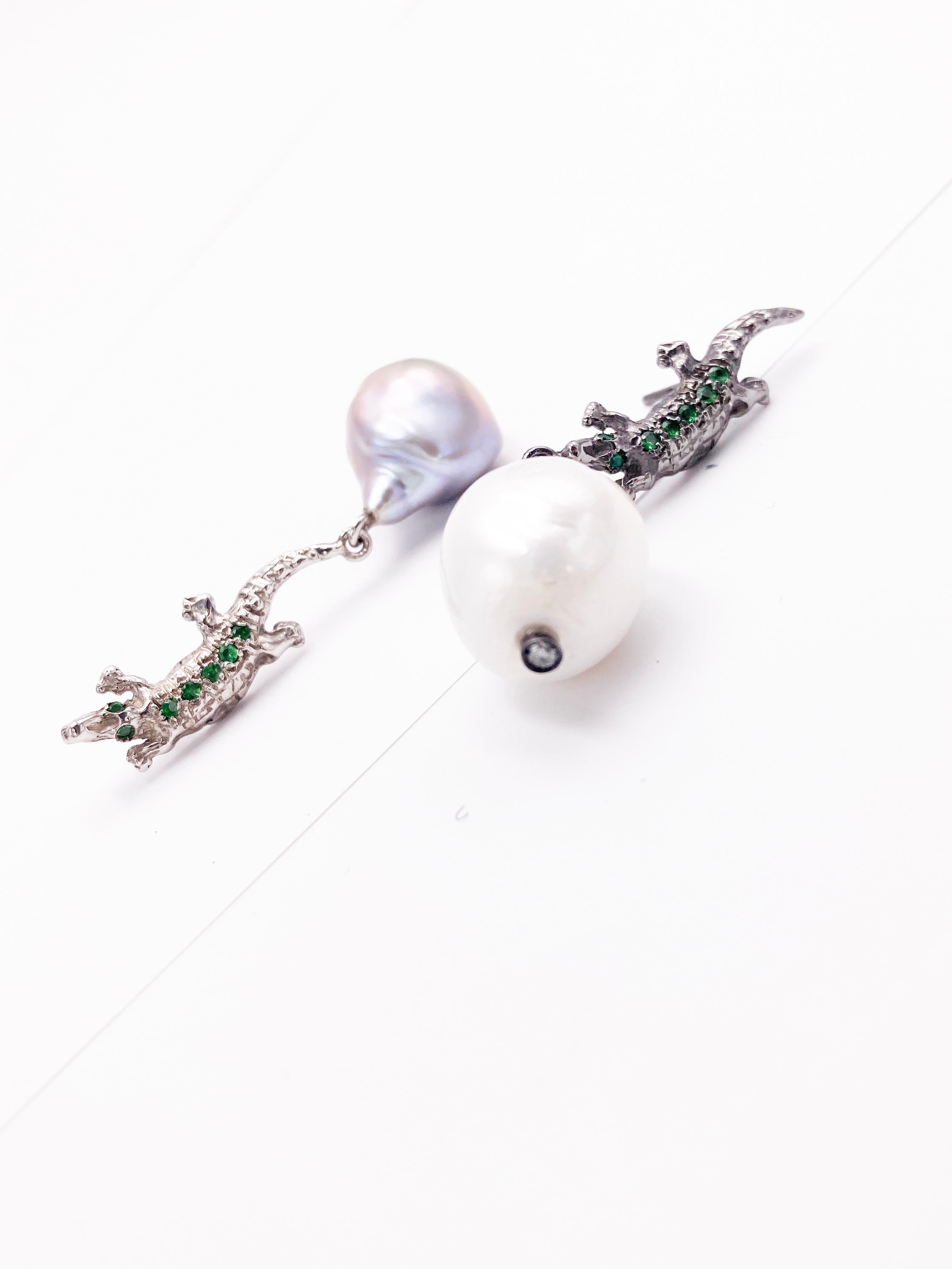 Rossella Ugolini, boucles d'oreilles baroques en alligator vert, tsavorite et diamants en vente 2