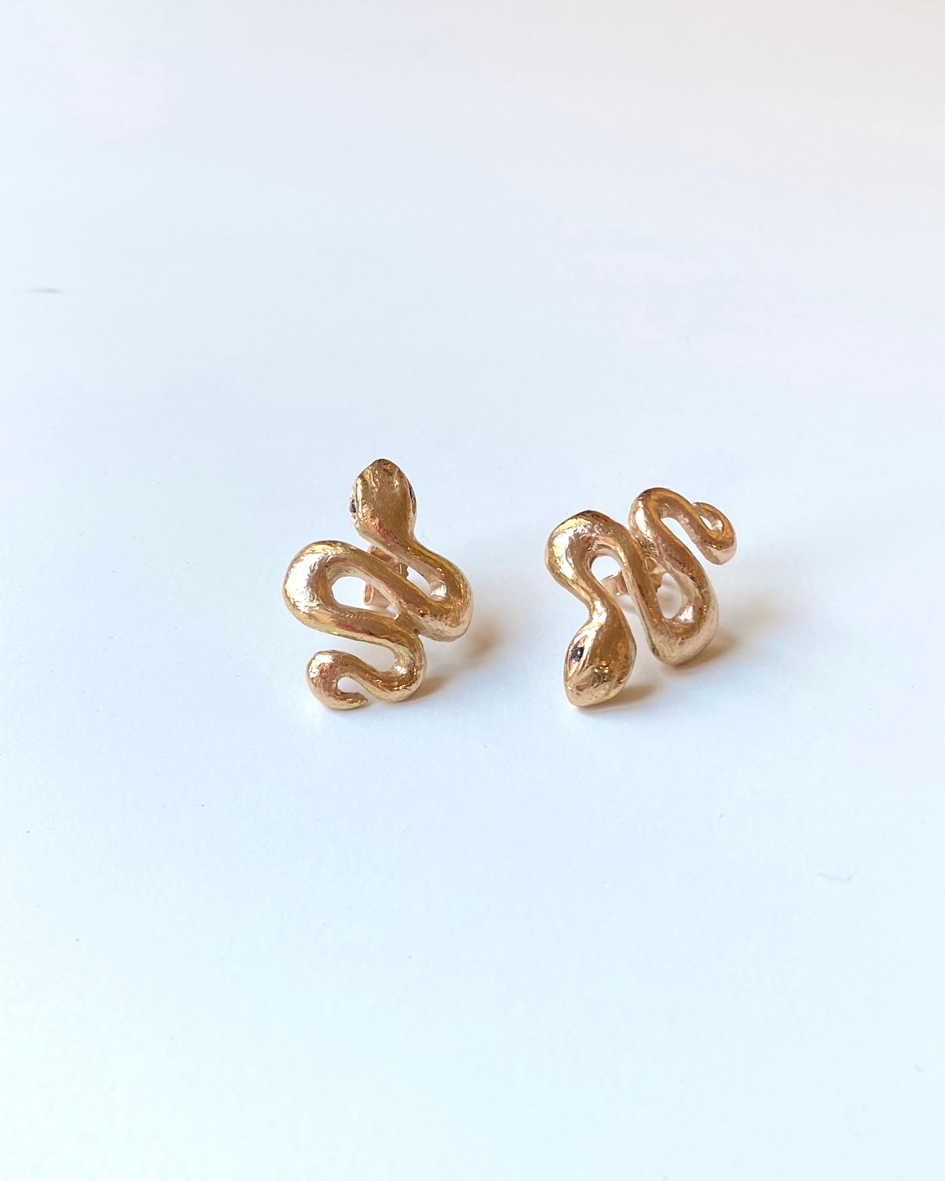 Rossella Ugolini Orecchini con diamanti in oro giallo martellato 18 carati realizzati a mano in vendita 10