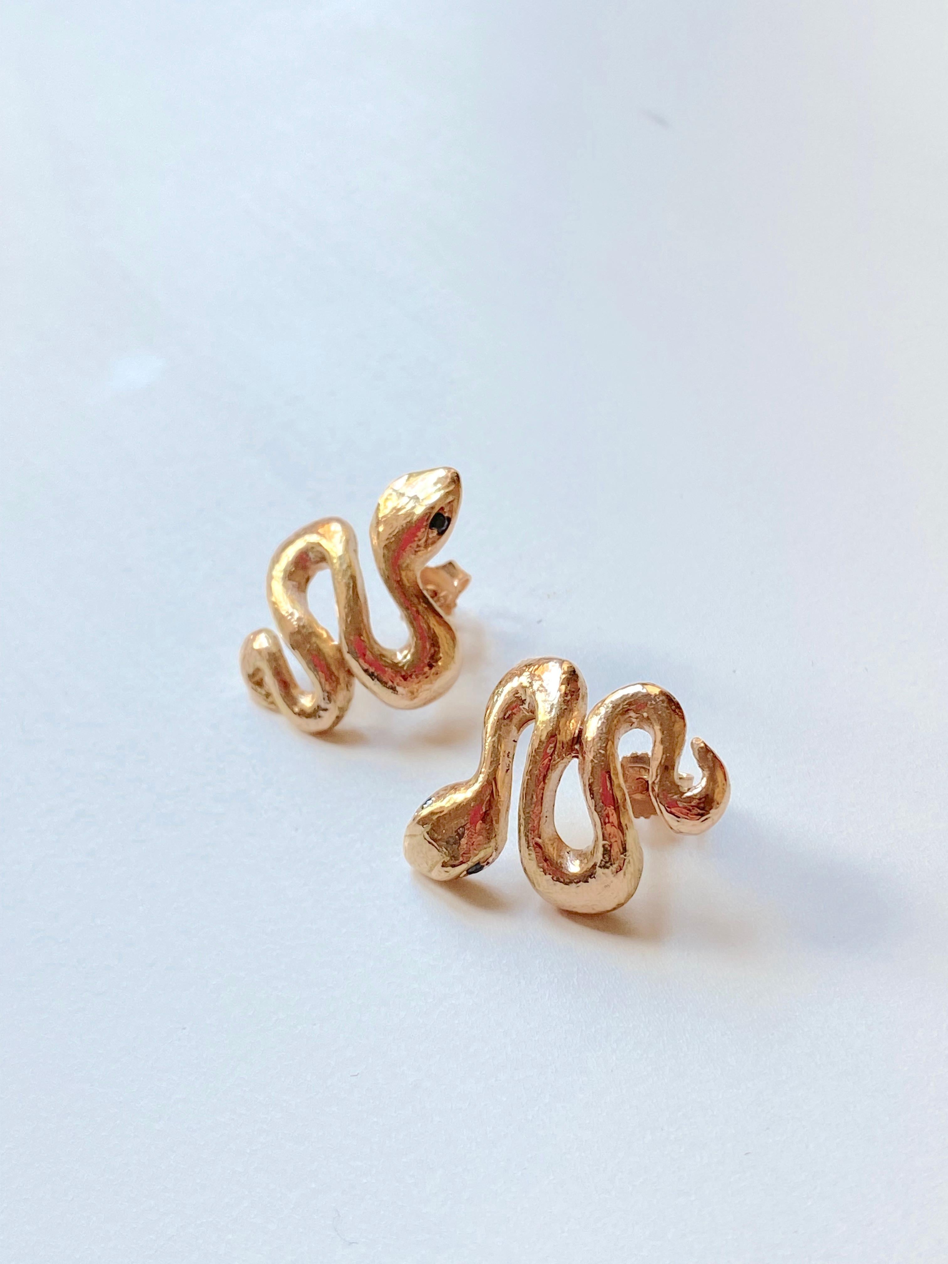 Rossella Ugolini Orecchini con diamanti in oro giallo martellato 18 carati realizzati a mano in vendita 11