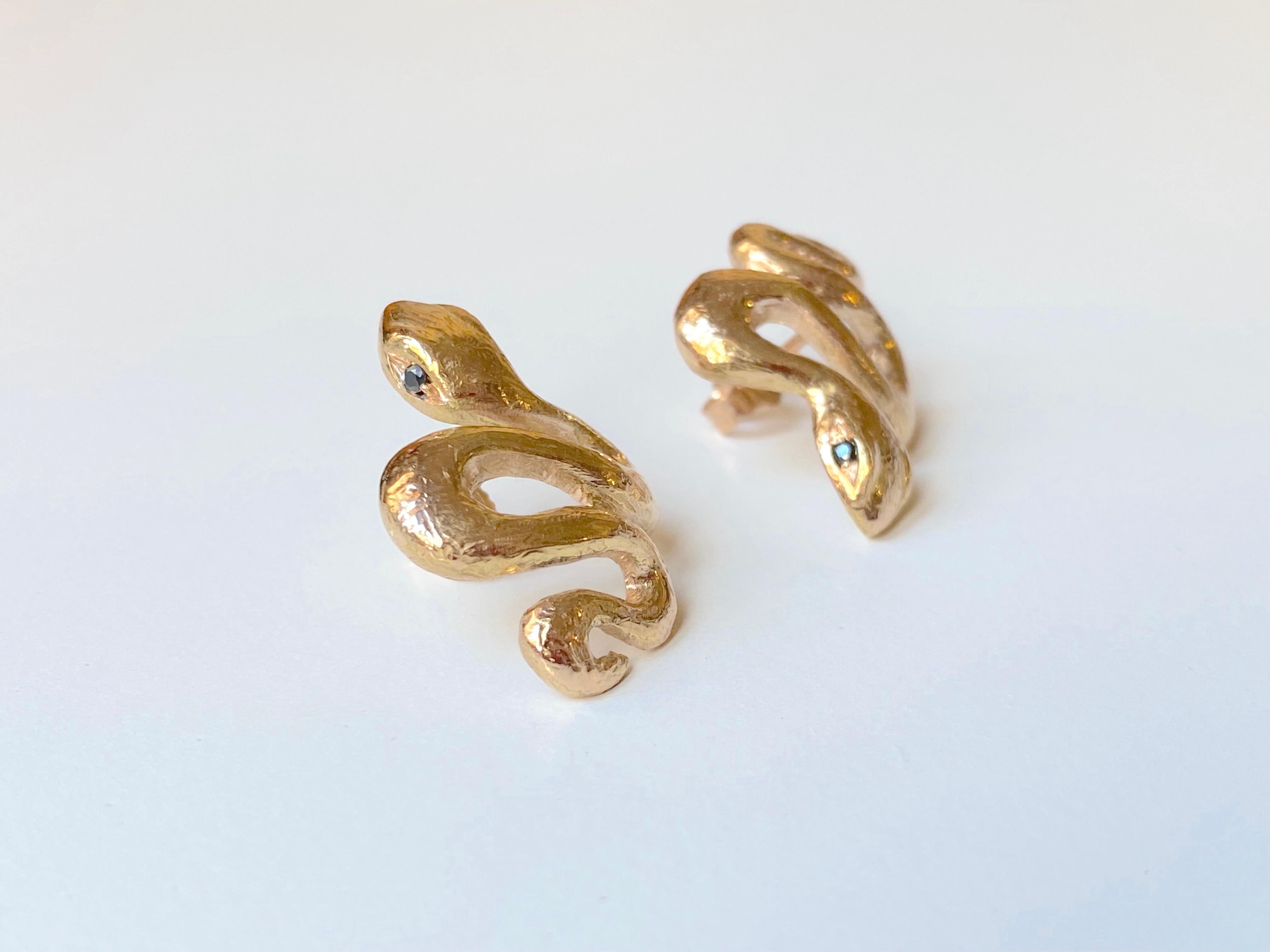 Rossella Ugolini Orecchini con diamanti in oro giallo martellato 18 carati realizzati a mano in vendita 12