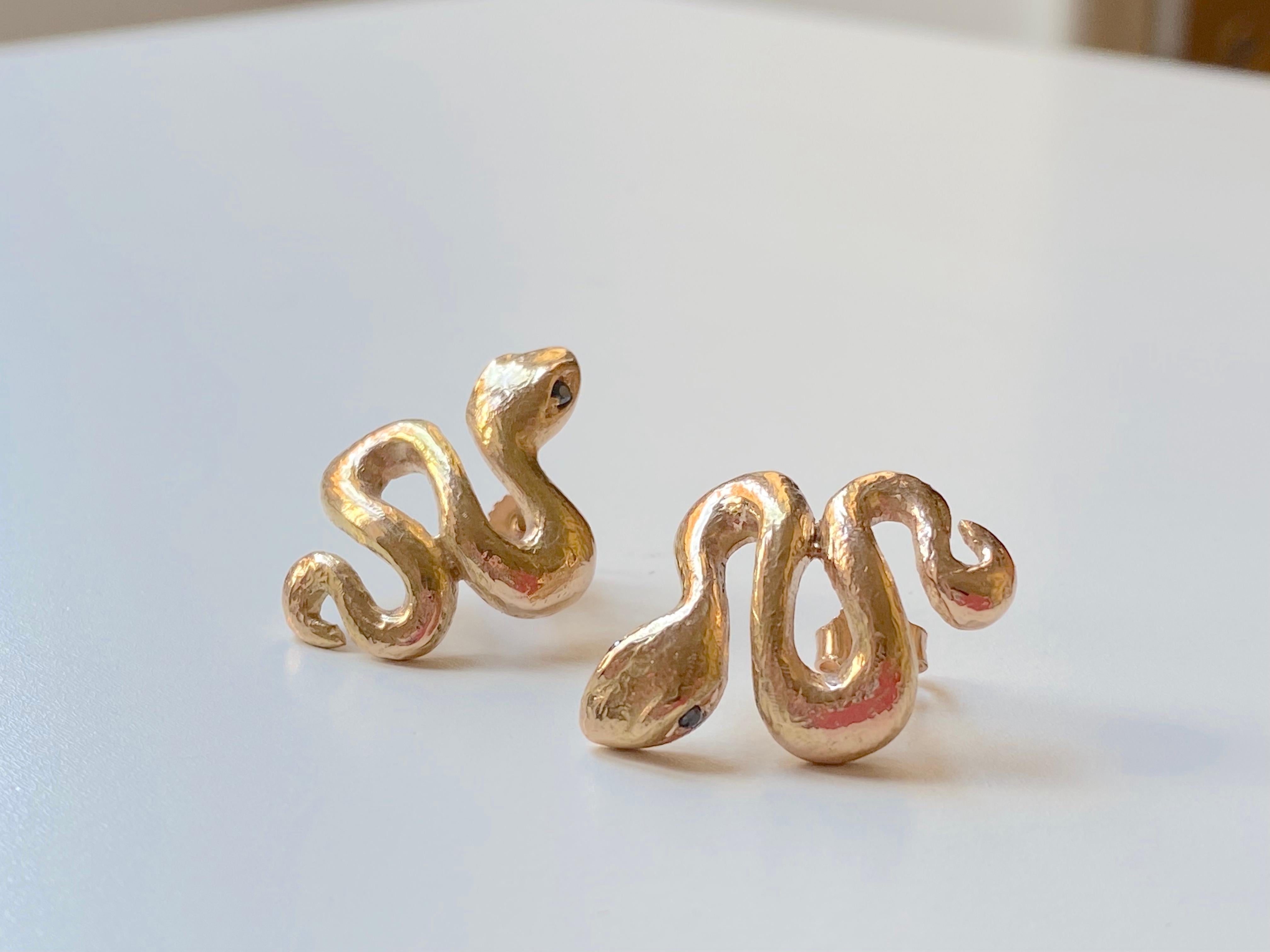 Rossella Ugolini Orecchini con diamanti in oro giallo martellato 18 carati realizzati a mano in vendita 13