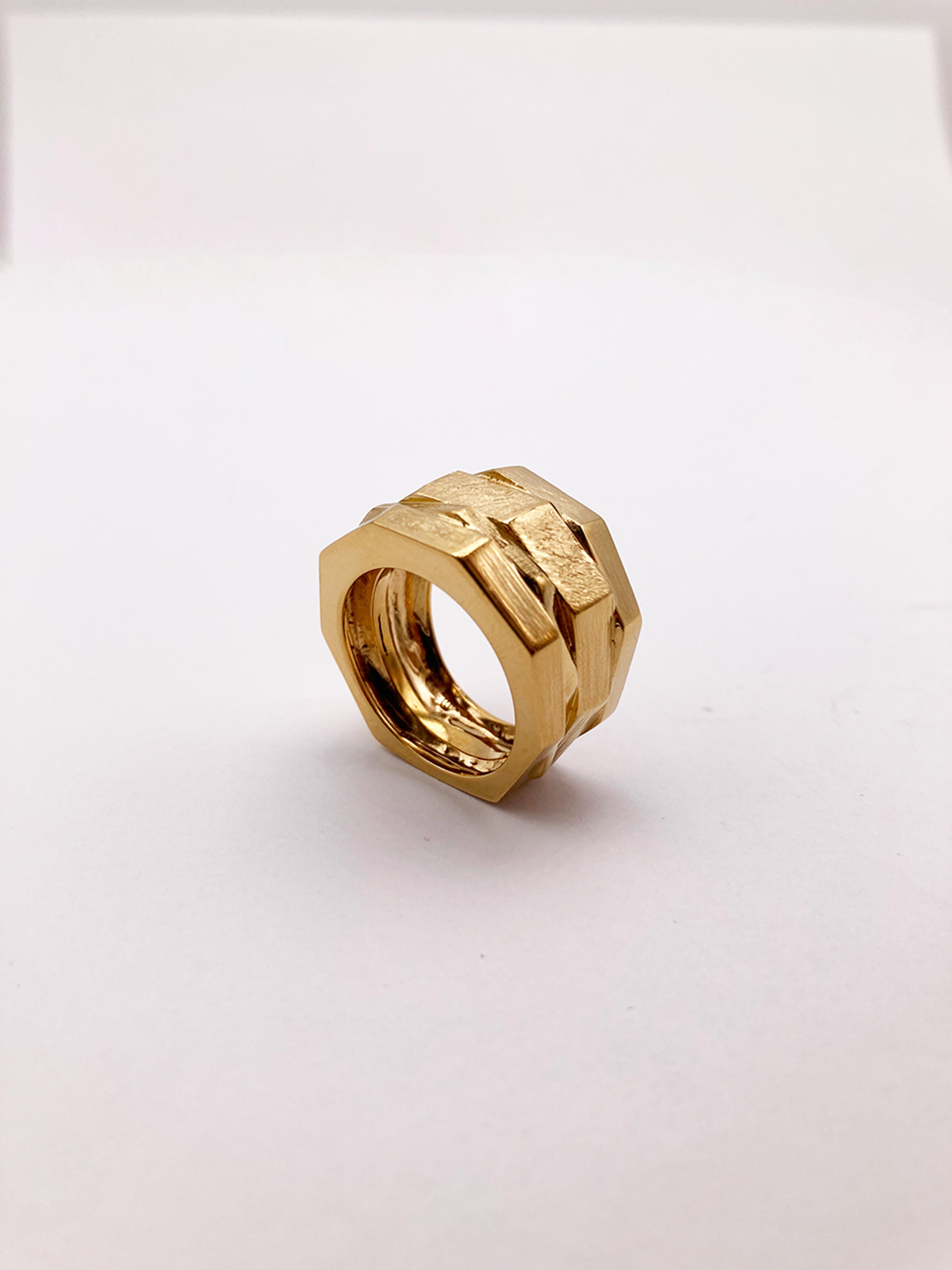 Rossella Ugolini Handcrafted 18K Yellow Gold Man Unique Ring In New Condition For Sale In Rome, IT