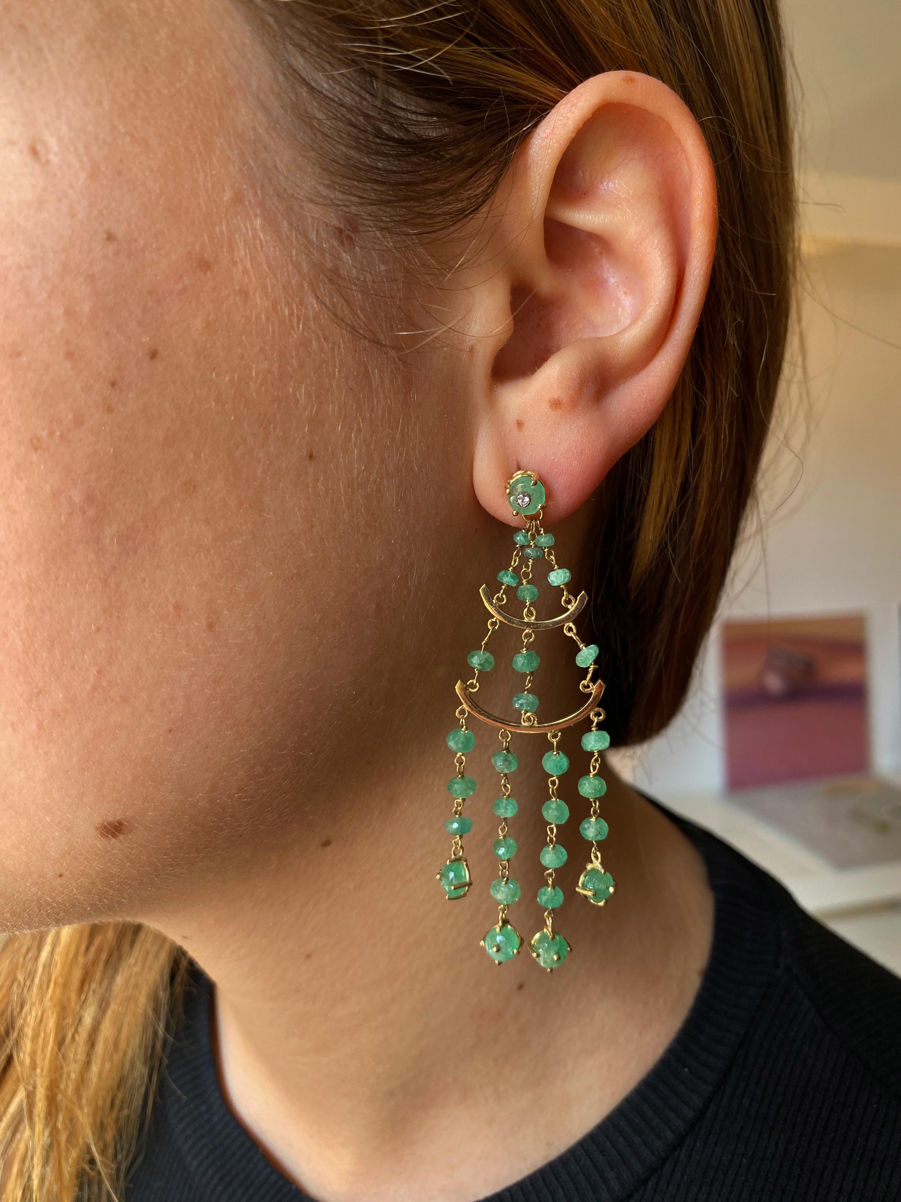 Handgefertigte Smaragd-Kronleuchter-Ohrringe von Rossella Ugolini, italienische Handwerkskunst (Art déco) im Angebot