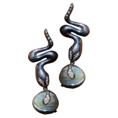 Rossella Ugolini Pendants d'oreilles italiens audacieux serpent en diamants et labradorite