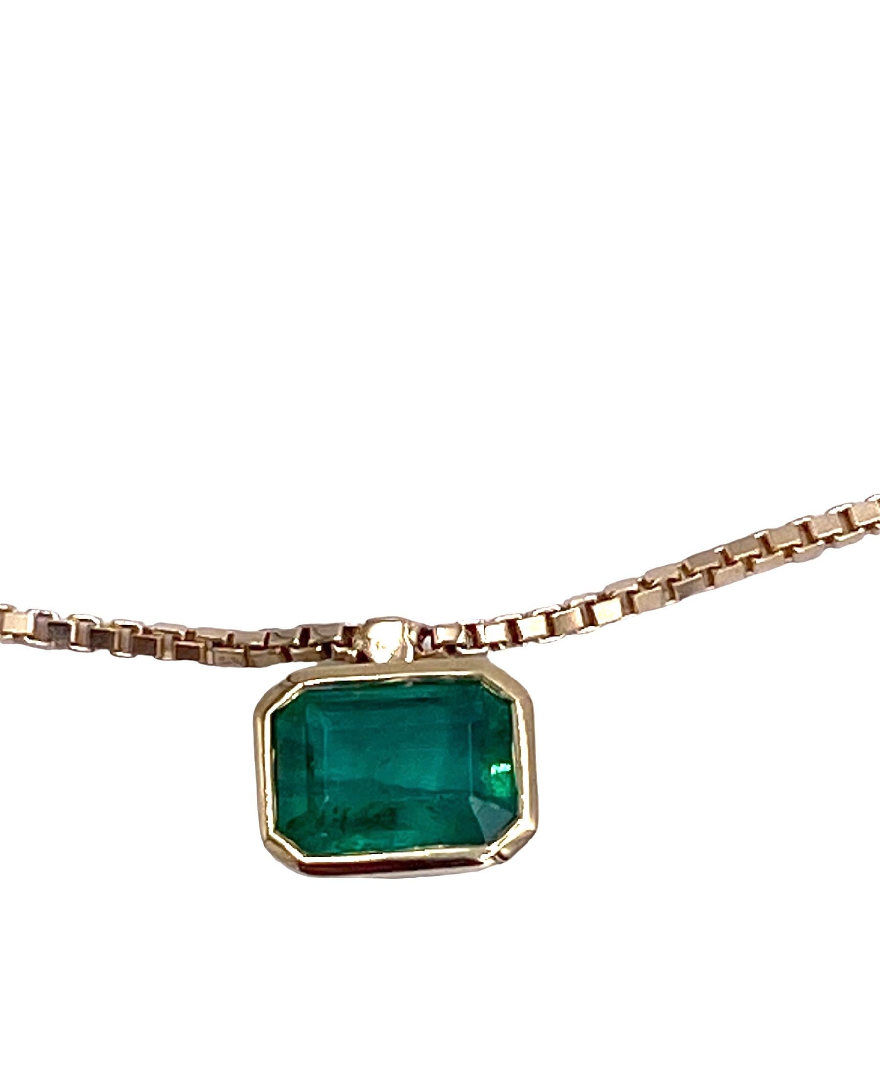 Rossella Ugolini Modern Emerald Man Necklace Crafted in Italy 18K Yellow Gold In New Condition For Sale In Rome, IT