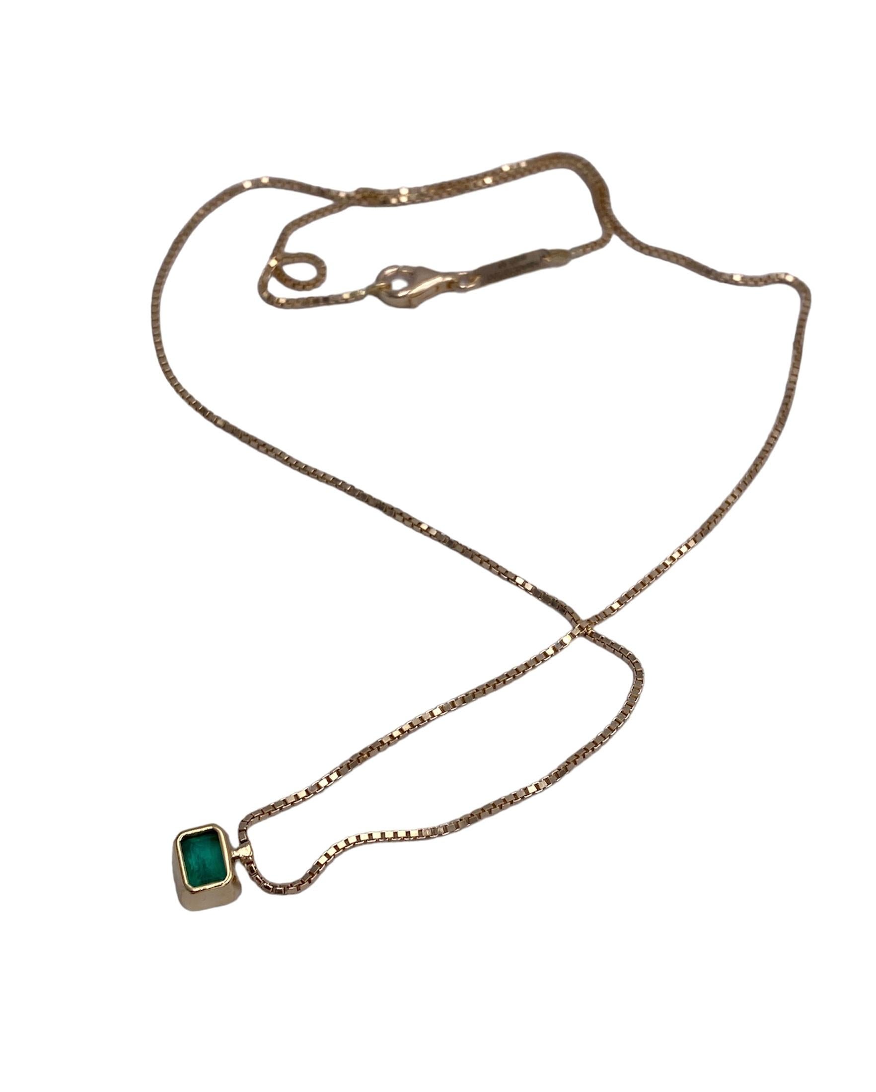 Rossella Ugolini Modern Emerald Man Necklace Crafted in Italy 18K Yellow Gold For Sale 3