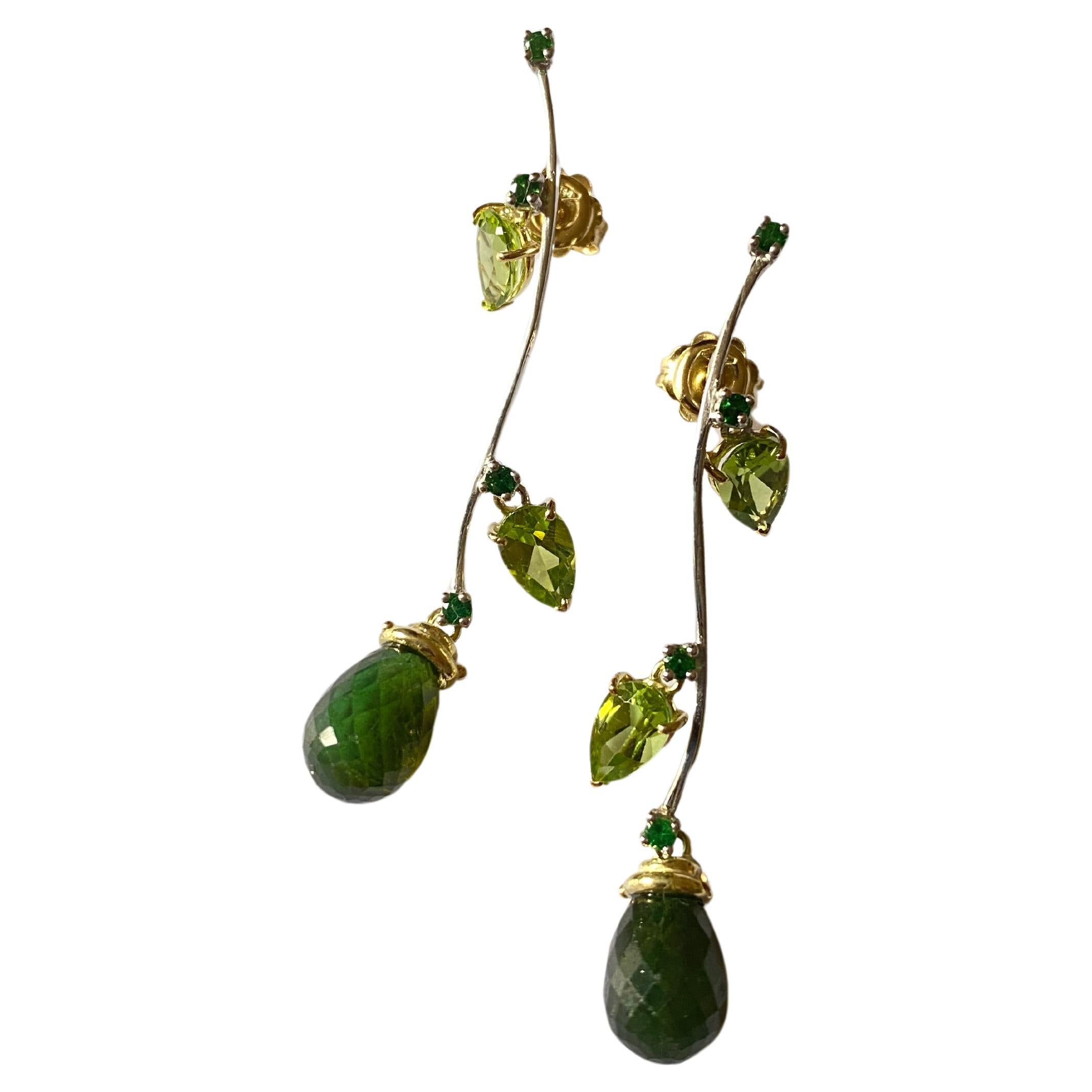 Rossella Ugolini Boucles d'oreilles de style moderne en or 18 carats, tourmaline, péridot et tsavorite