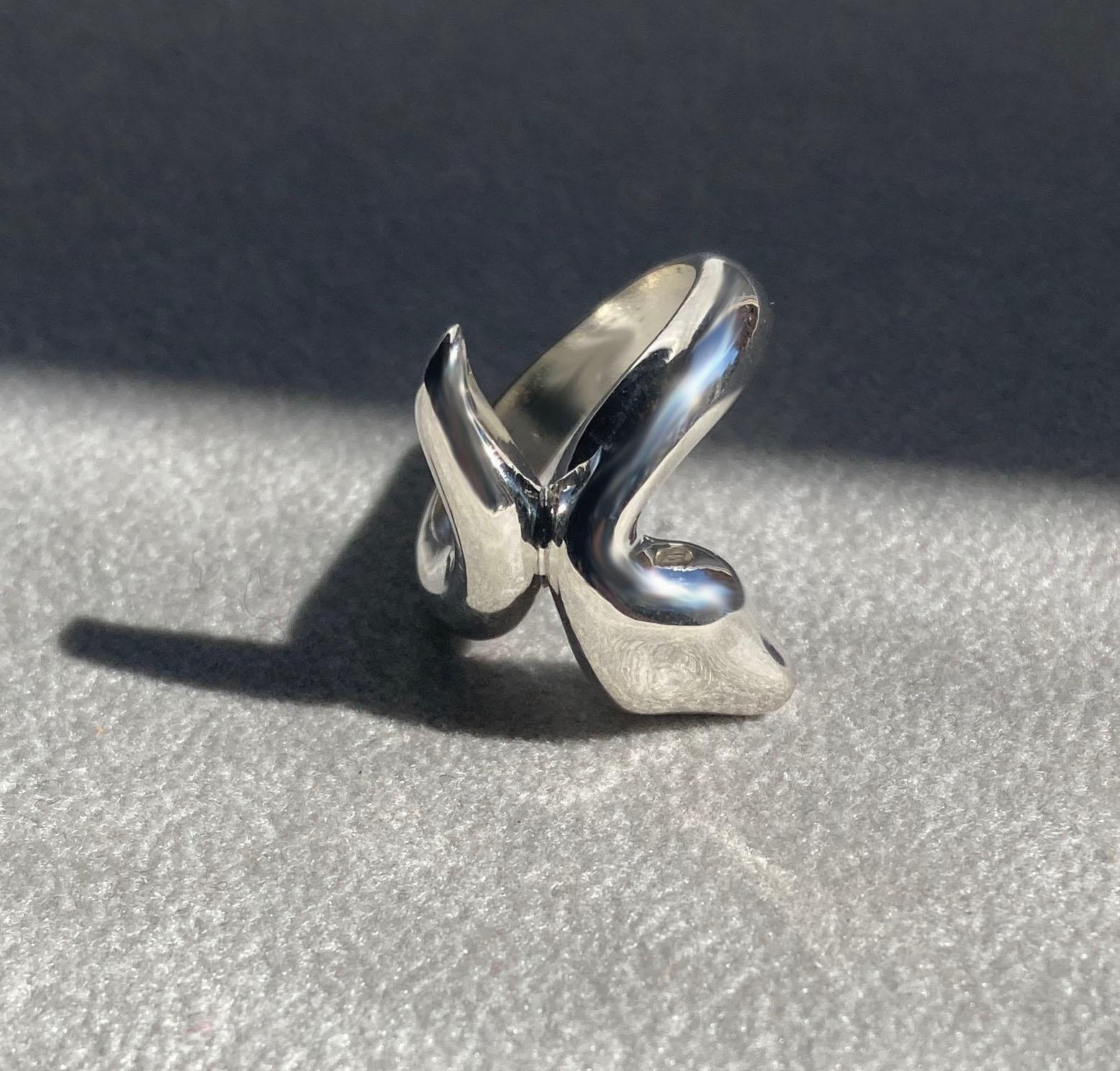 Rossella Ugolini Platinum Bold Snake Man Band Ring In New Condition For Sale In Rome, IT