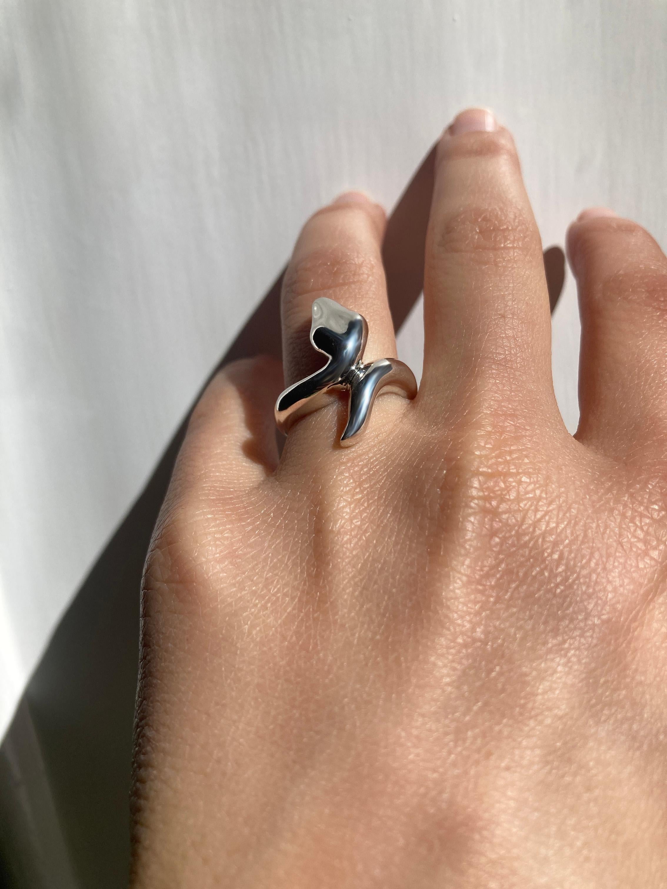 Rossella Ugolini Platinum Bold Snake Man Band Ring In New Condition For Sale In Rome, IT