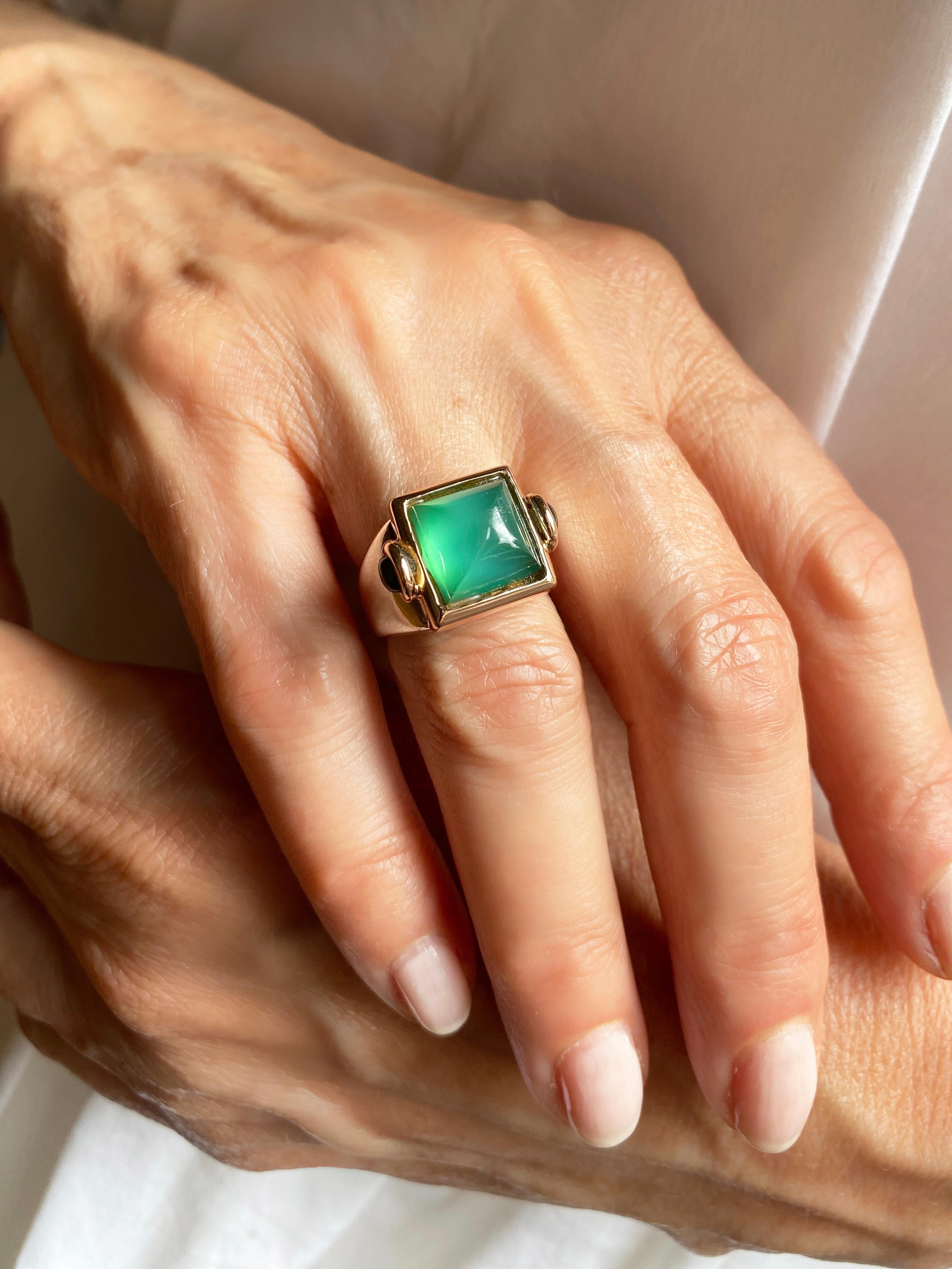 Rossella Ugolini's Castle of Italy design collection, meticulously handcrafted in Platinum featuring a striking Sugarloaf Cabochon Agathe accented by two cabochon Red Rubies . This exceptional craftsmanship, originating from Italy, combines the