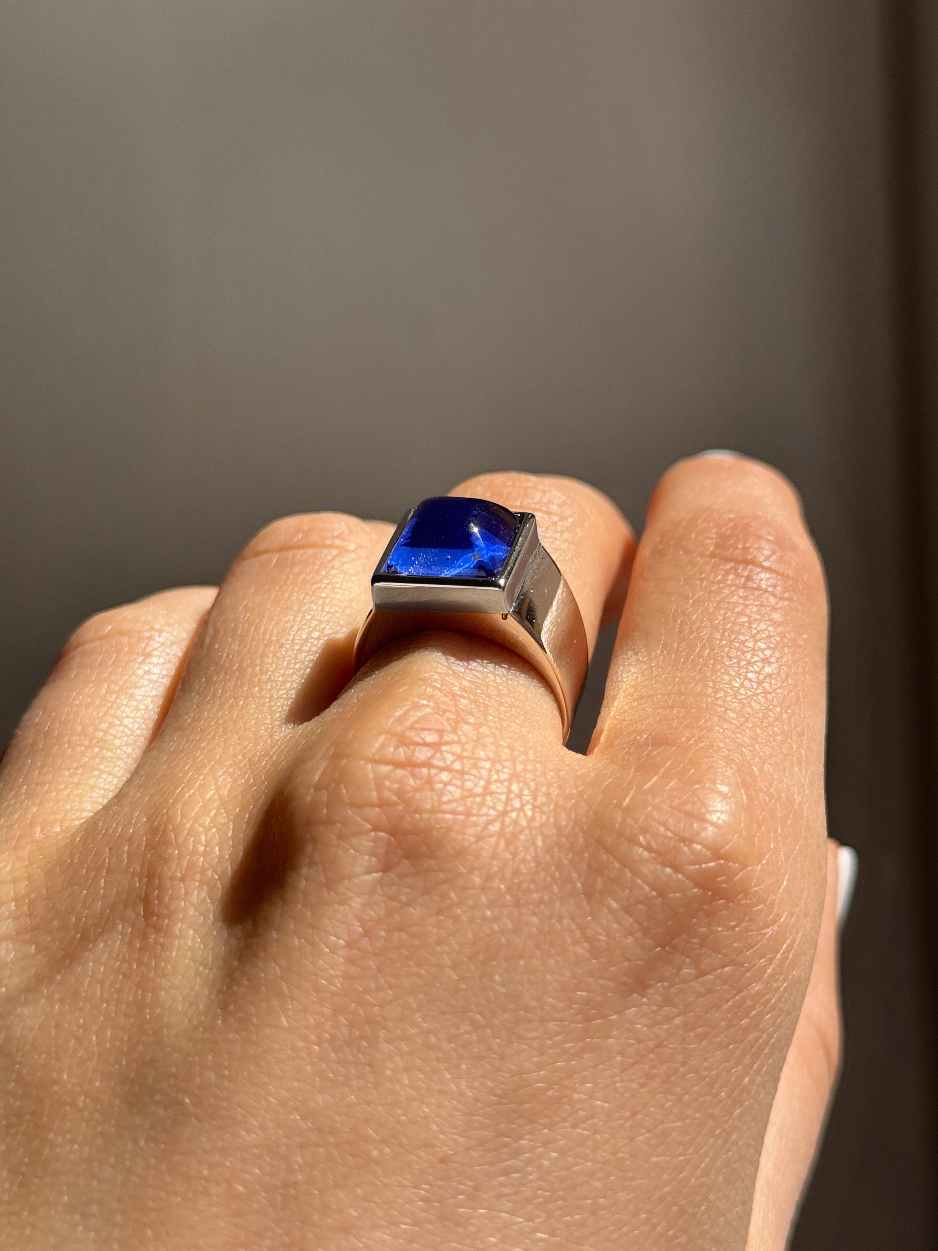Rossella Ugolini Platinum Sugarloaf Cabochon Lapis Lazuli Man Signet Ring For Sale 6