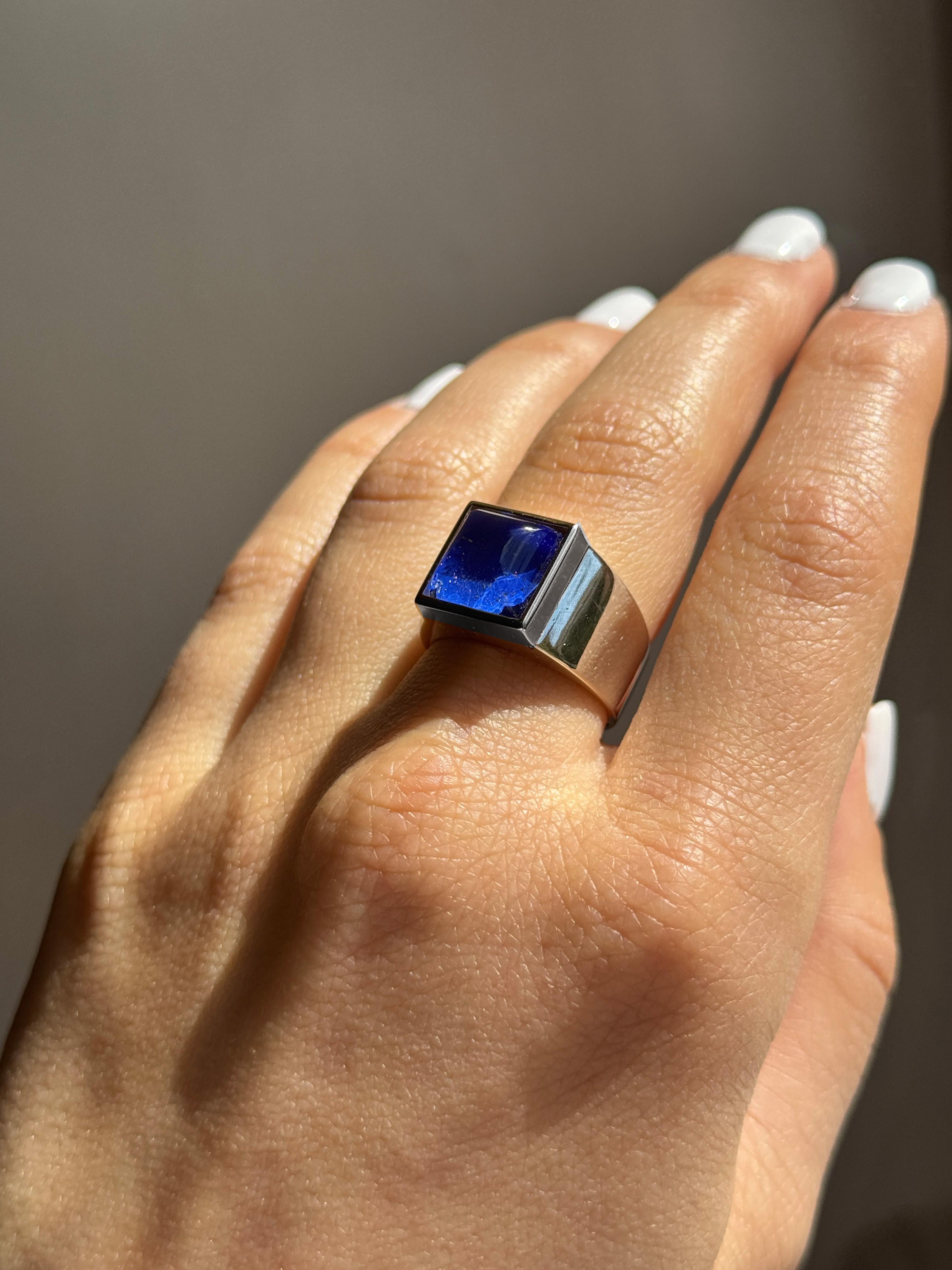 Rossella Ugolini Platinum Sugarloaf Cabochon Lapis Lazuli Man Signet Ring For Sale 3