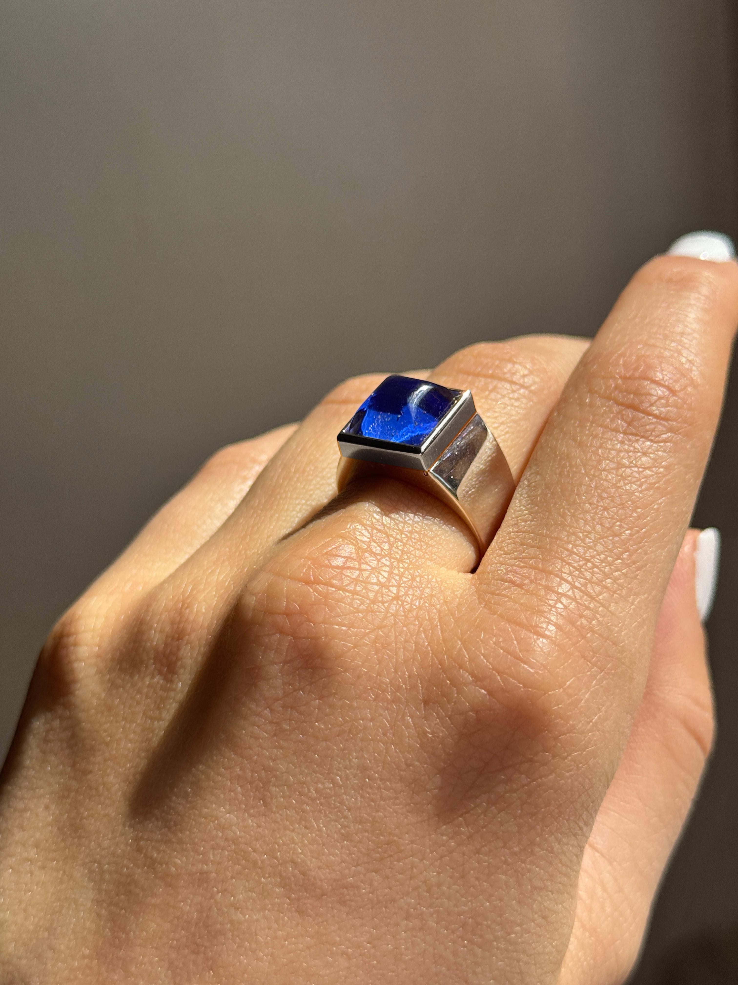 Rossella Ugolini Platinum Sugarloaf Cabochon Lapis Lazuli Man Signet Ring For Sale 4