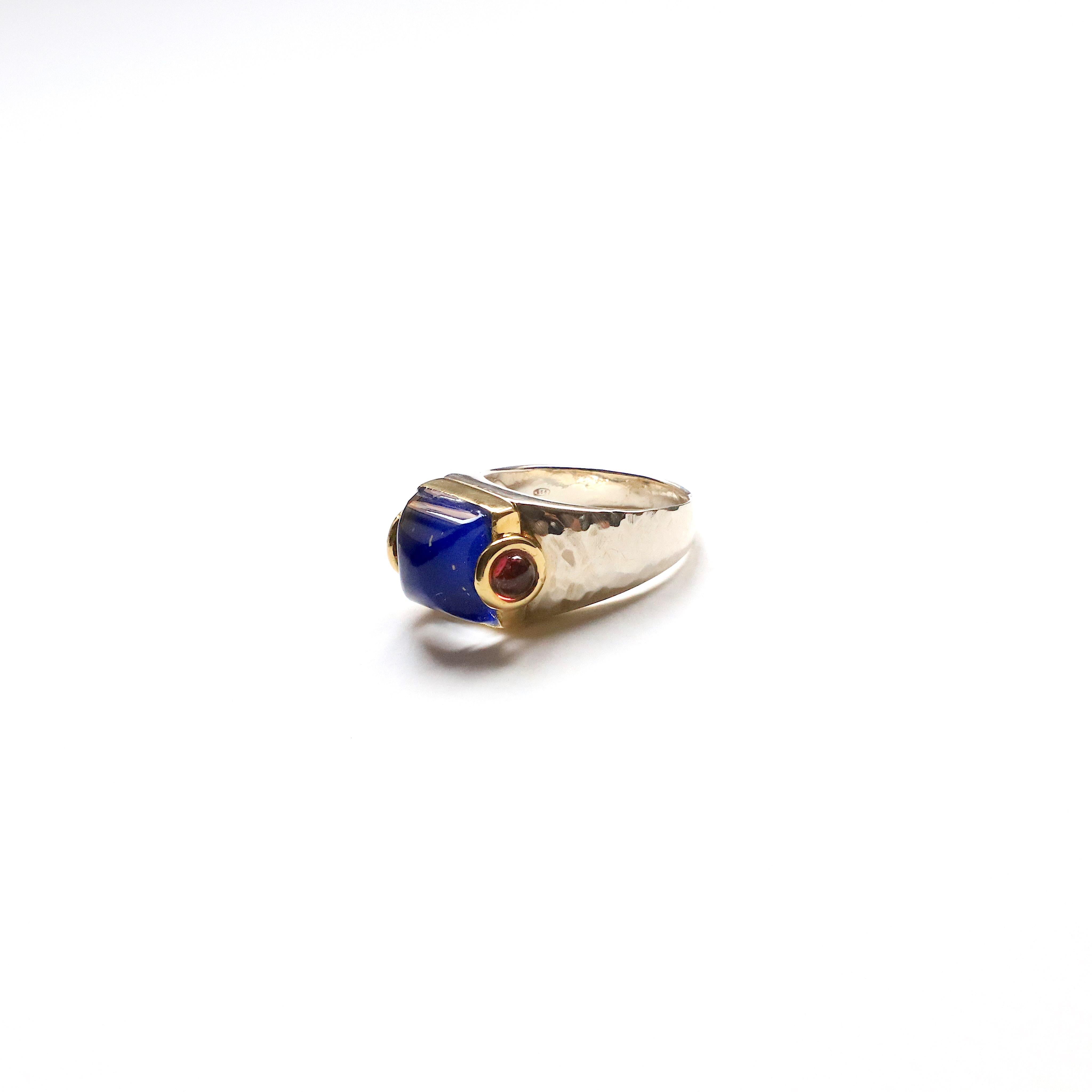 Rossella Ugolini Platinum Sugarloaf Cabochon Lapis Lazuli Rubies Man Ring In New Condition For Sale In Rome, IT