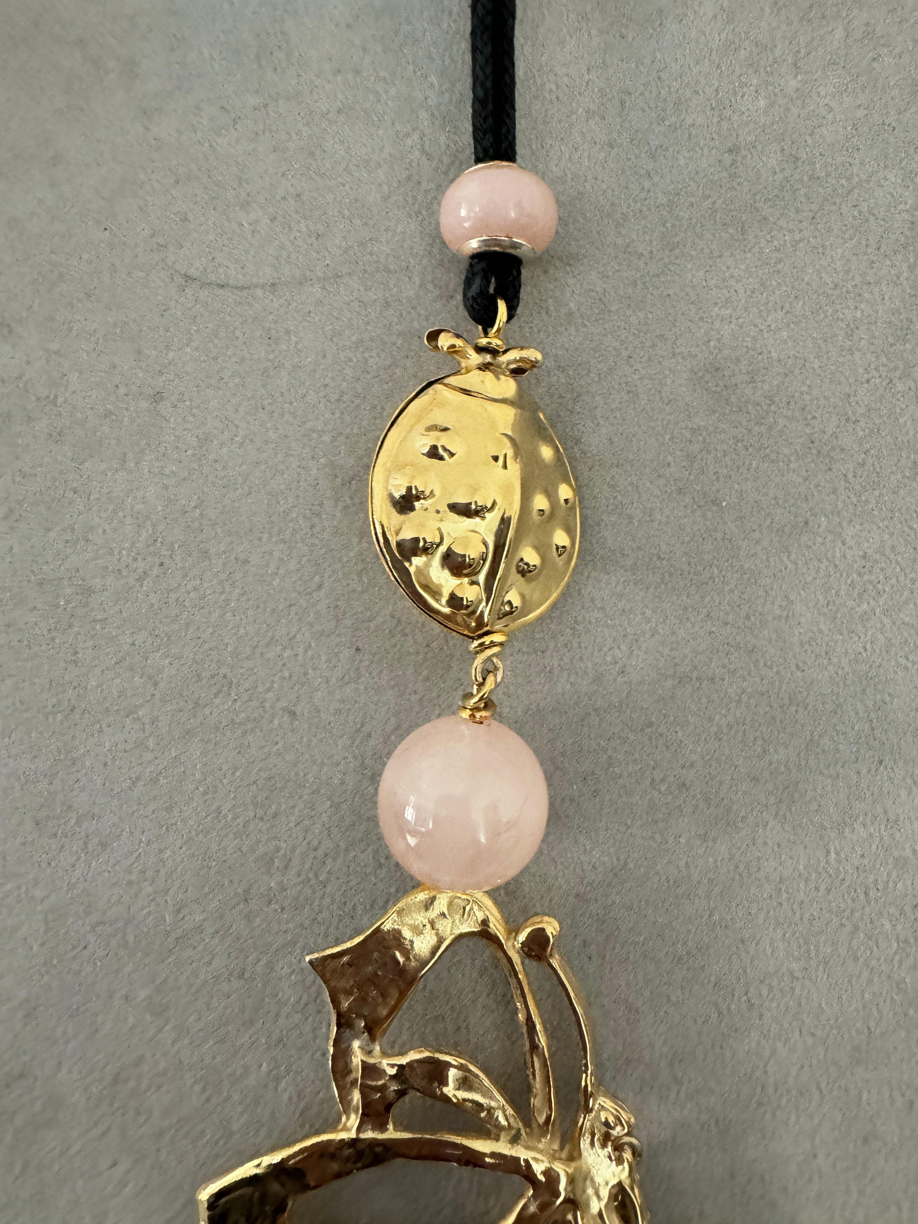 Rossella Ugolini Collana con ciondolo unico in quarzo rosa con farfalla e coccinella in vendita 8