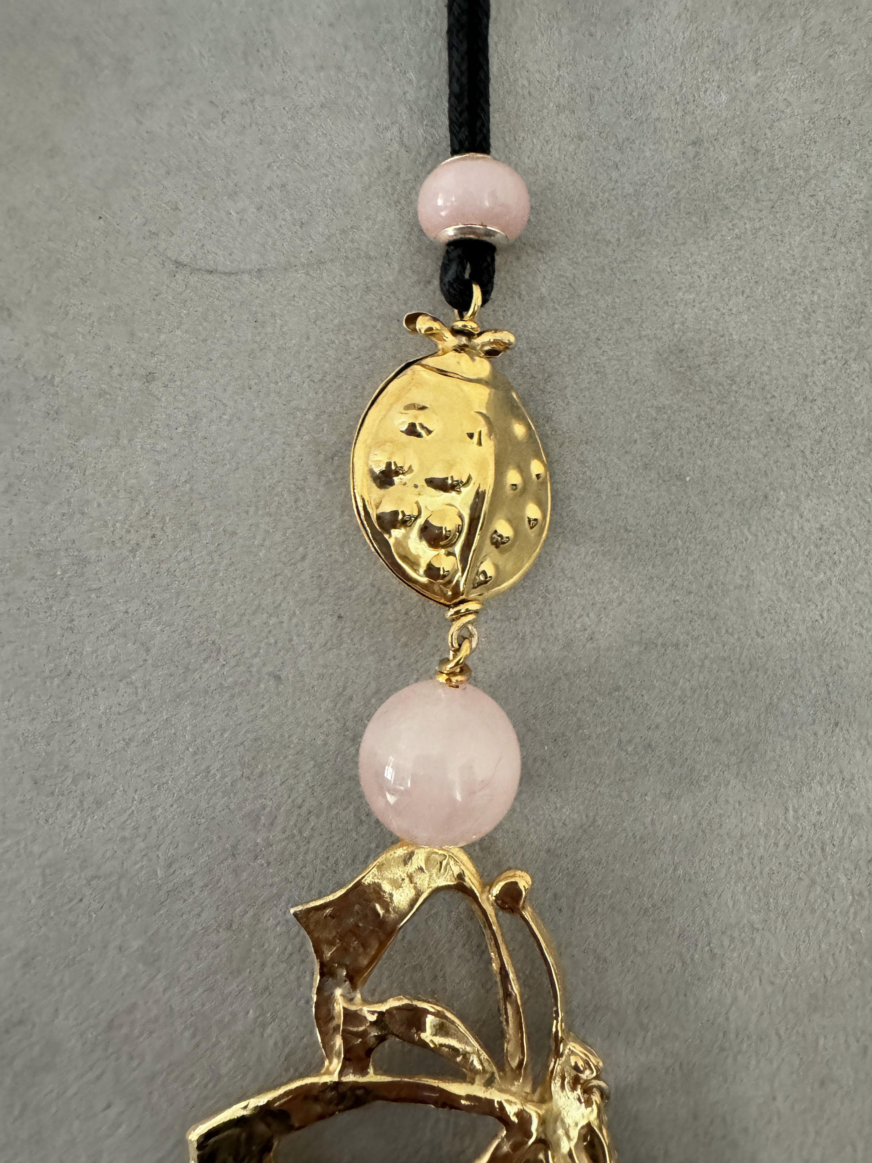 Rossella Ugolini Collana con ciondolo unico in quarzo rosa con farfalla e coccinella In condizioni Nuovo in vendita a Rome, IT