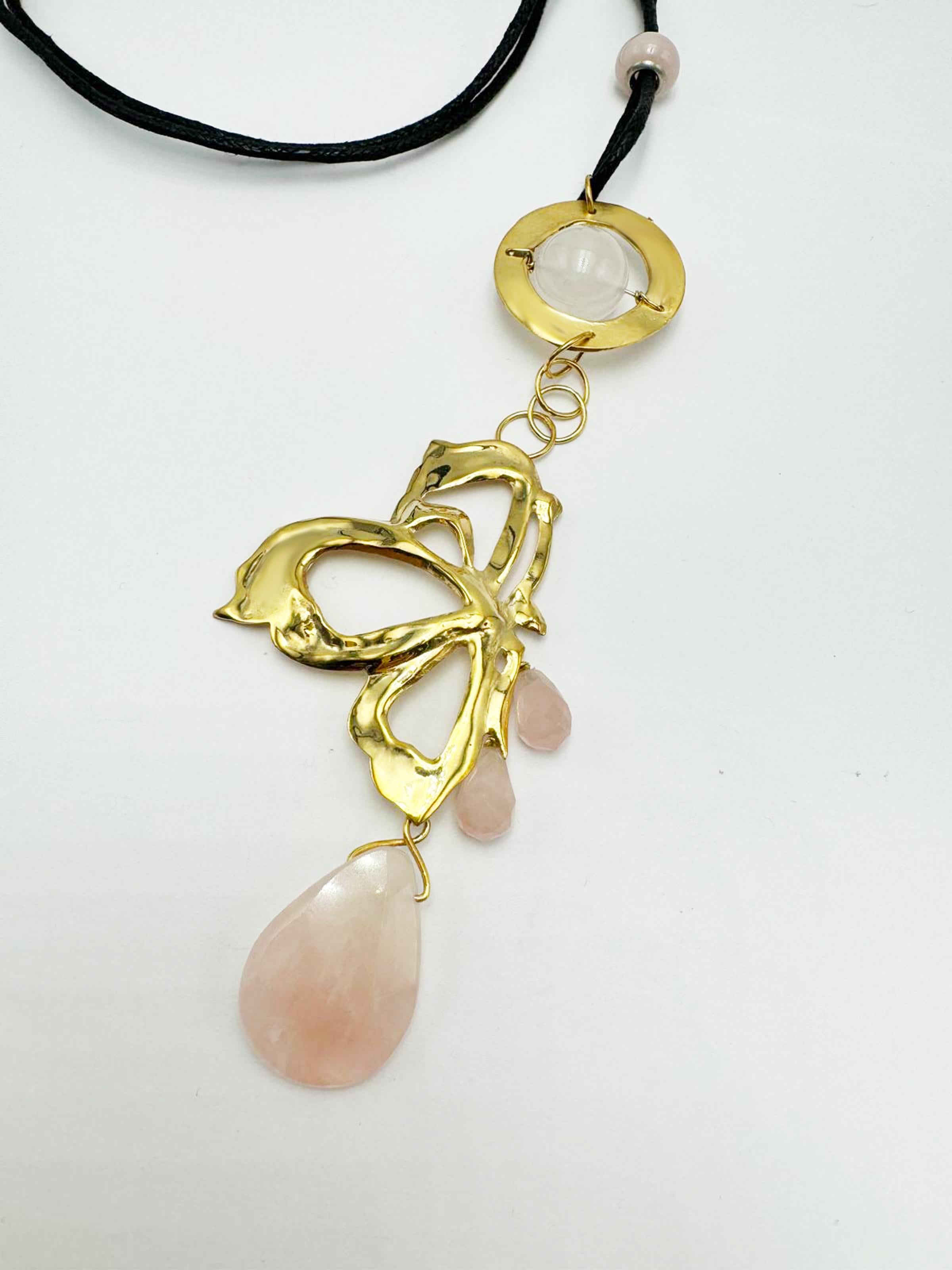 Rossella Ugolini, collier cravate unique papillon Texan Bolo en quartz rose Unisexe en vente