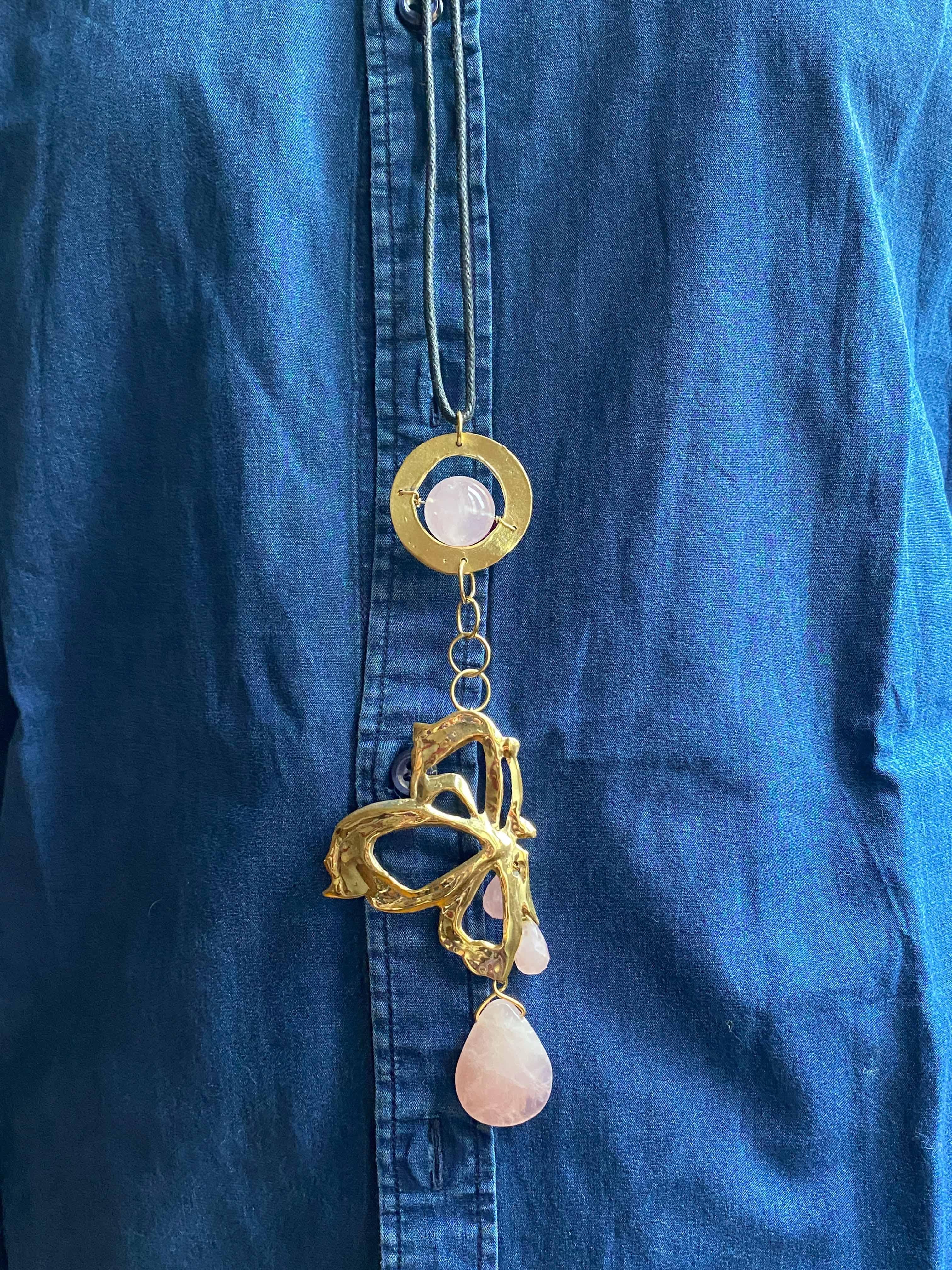Rossella Ugolini, collier cravate unique papillon Texan Bolo en quartz rose en vente 1