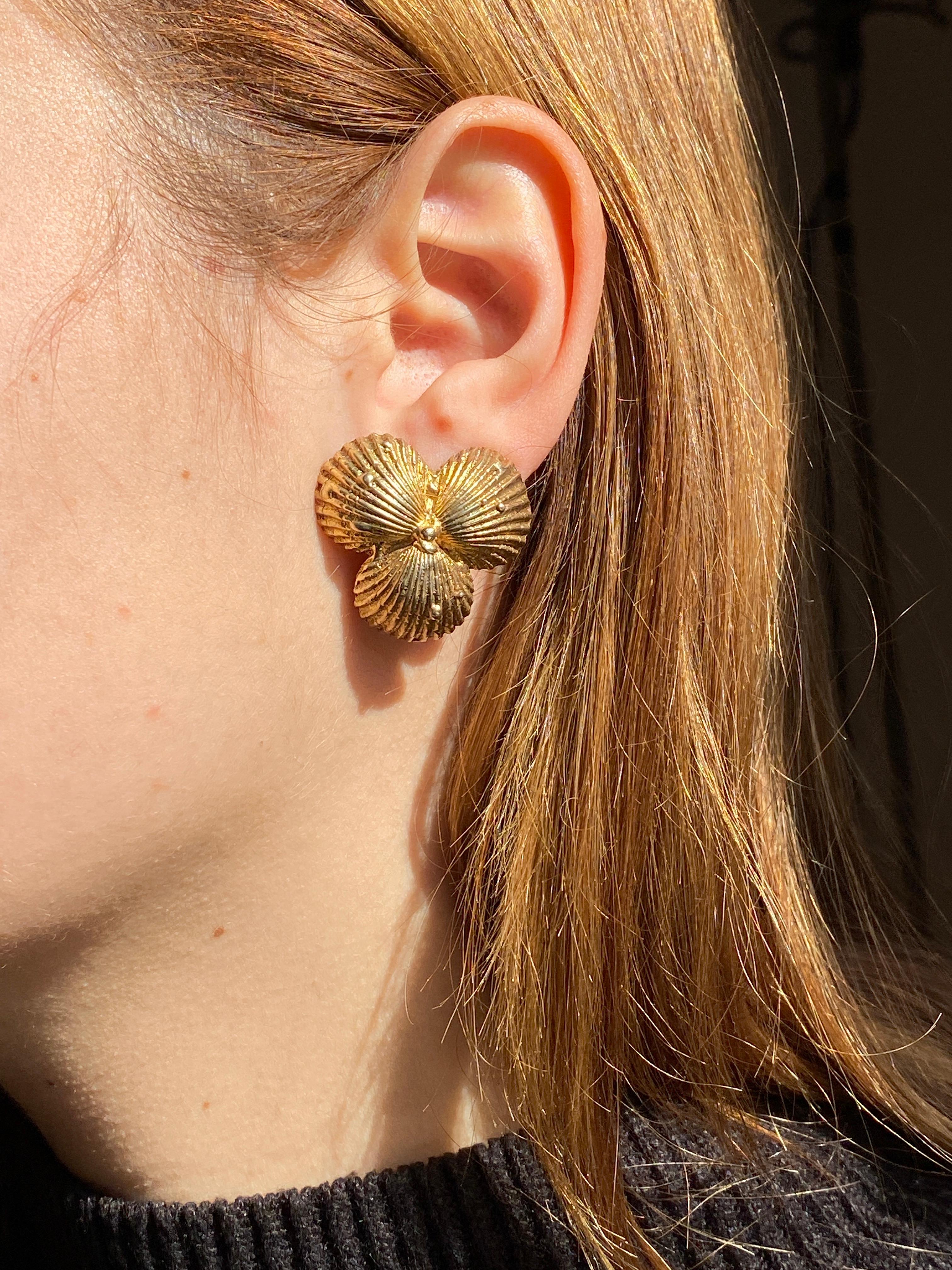 Introducing the Rossella Ugolini Design Collection, these 14Karat Yellow Gold Shell Shape Stud Earrings are meticulously handcrafted to embody the essence of artisanal excellence. Featuring three intricately designed shells, these earrings offer a