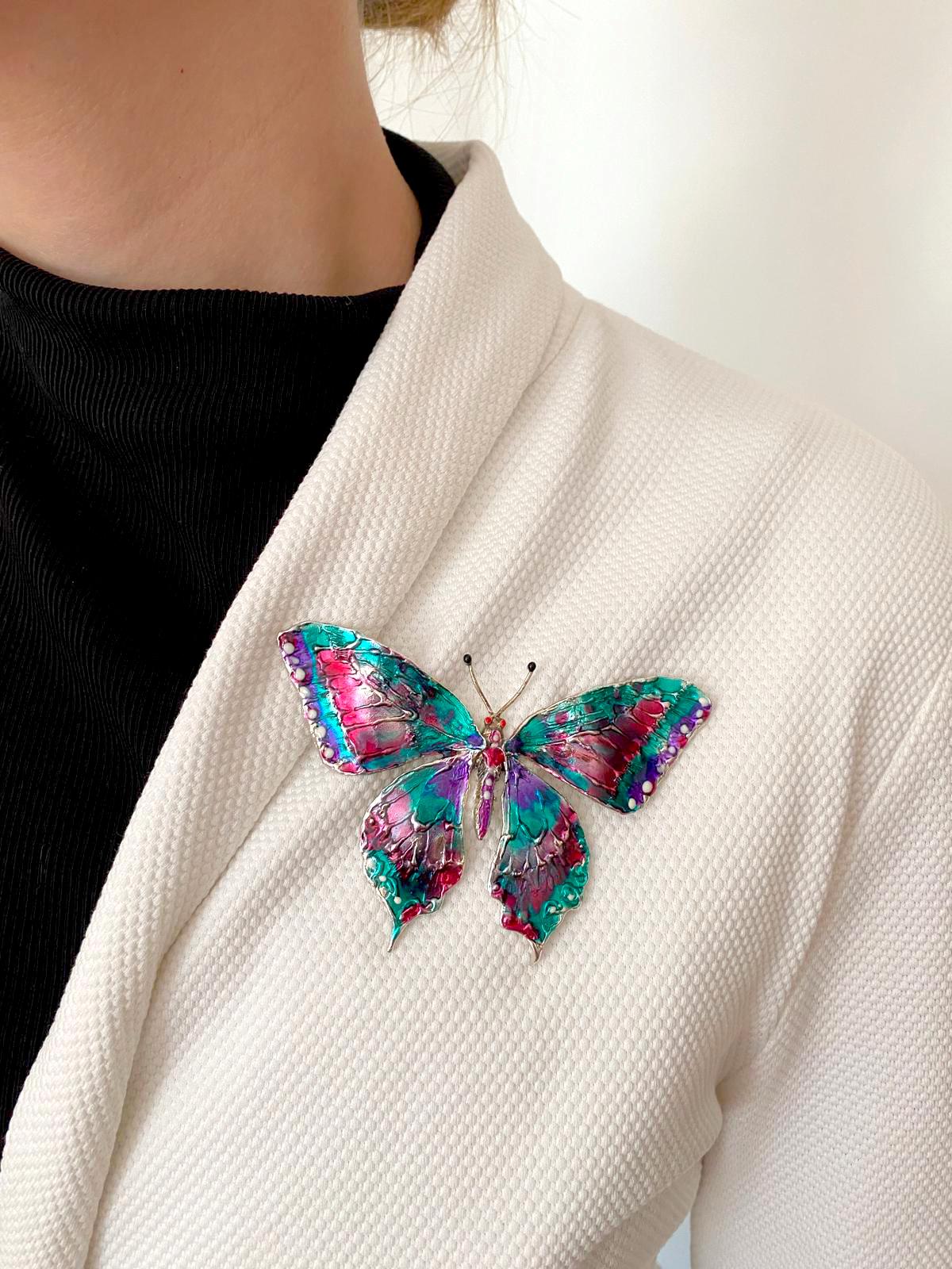 Rossella Ugolini Broche unique papillon en argent sterling émaillé peinte à la main Unisexe en vente