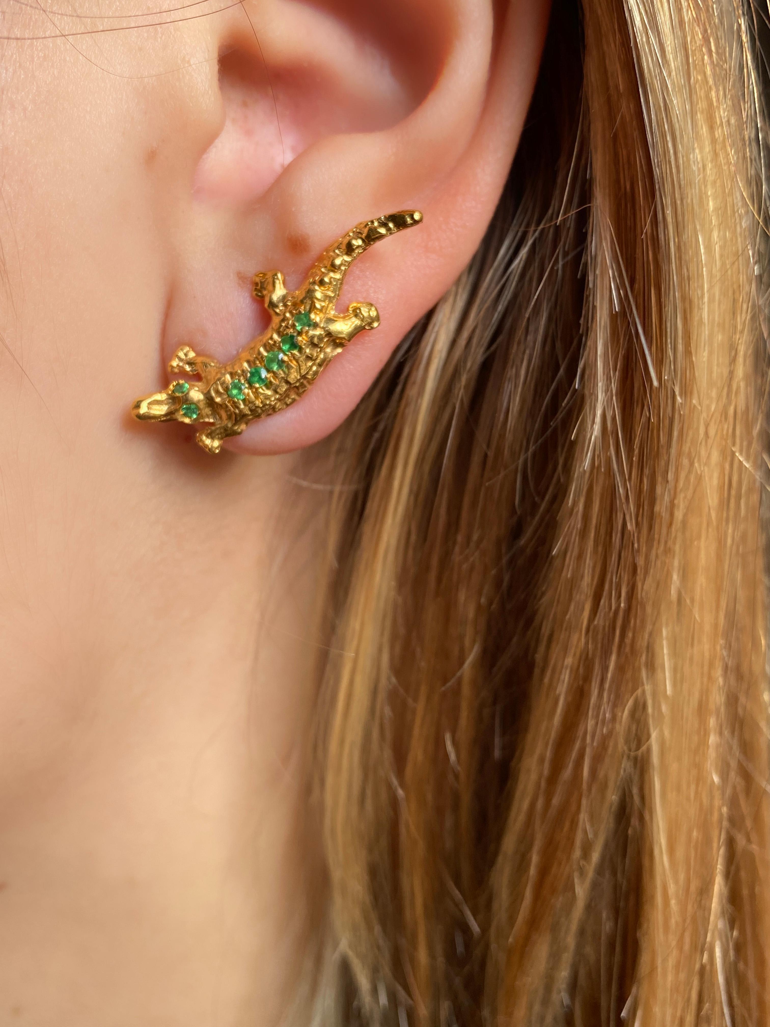 Brilliant Cut Rossella Ugolini Unisex Alligator Stud Earrings 18K Yellow Gold Emeralds  For Sale