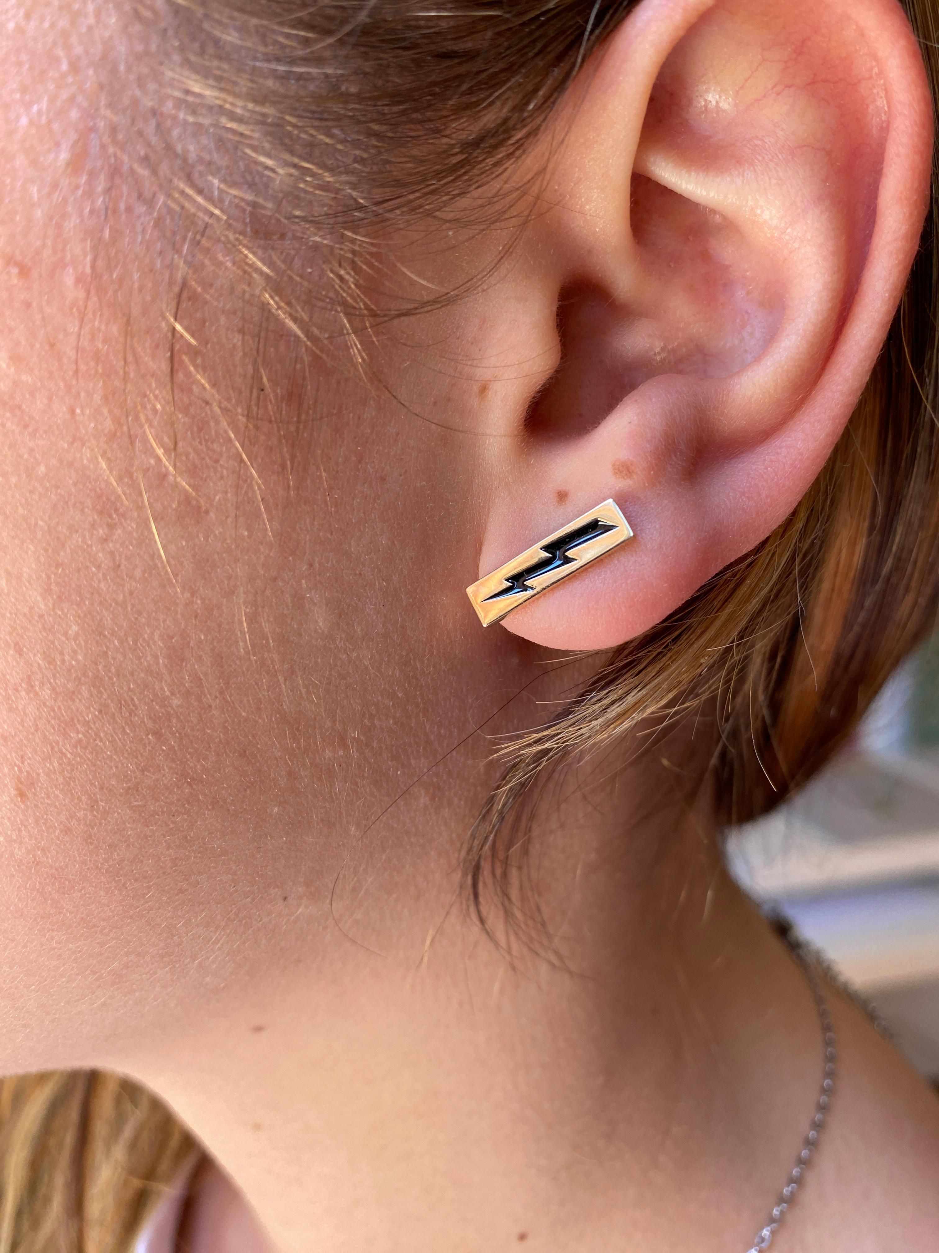 Indulge in the allure of modern design with Rossella Ugolini's Unisex Lightning Bolt Earrings. These creations are handcrafted in the heart of Italy, embodying a unique blend of artistry and innovation.

Each earring features a slender 9k gold bar