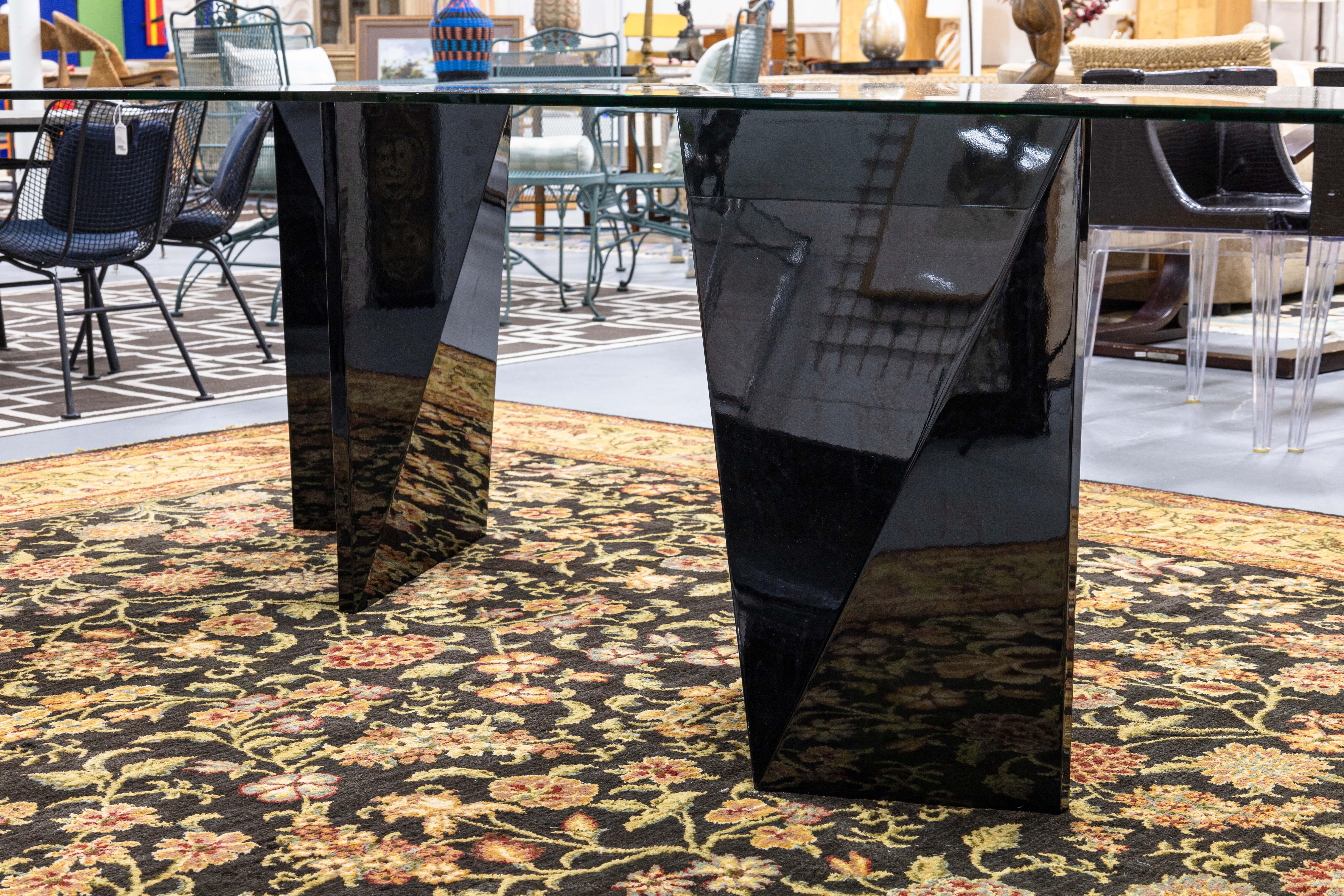 20ième siècle Table de salle à manger italienne en bois laqué noir et verre Rossetto Sapphire Abstract en vente