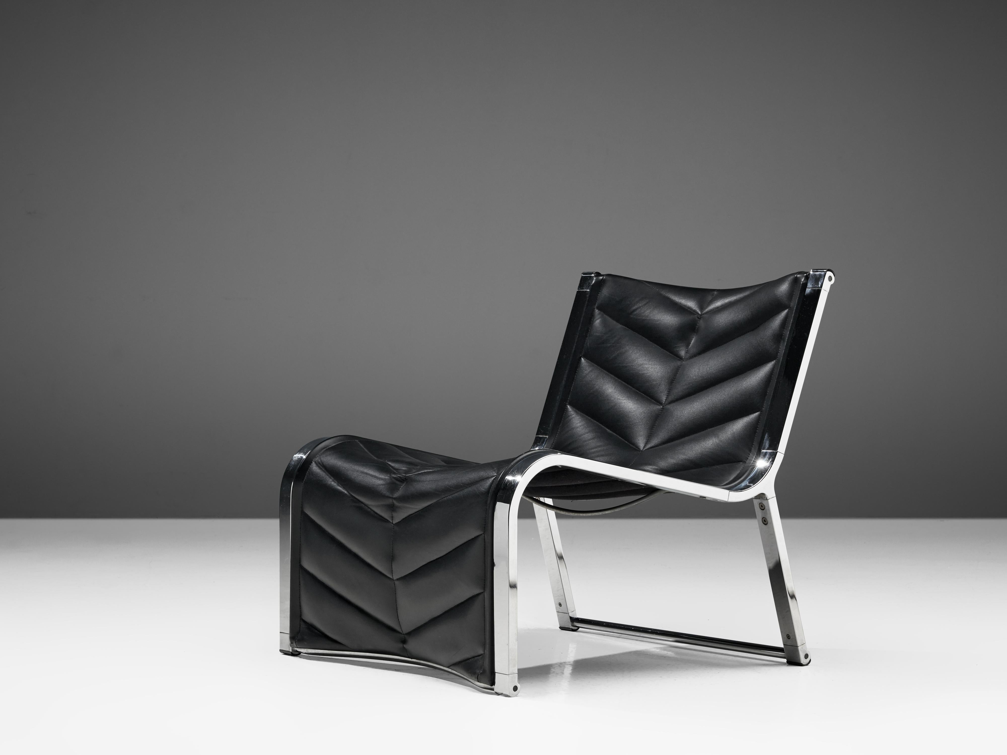 Rossi di Albizzate, easy chair, black leather and chrome, Italy, 1970s. 

Beautiful esthetically balanced chair produced by Rossi di Albizzate. The use of chrome lays extra emphasis the sleek and elegant forms of the frame. The black leather seating