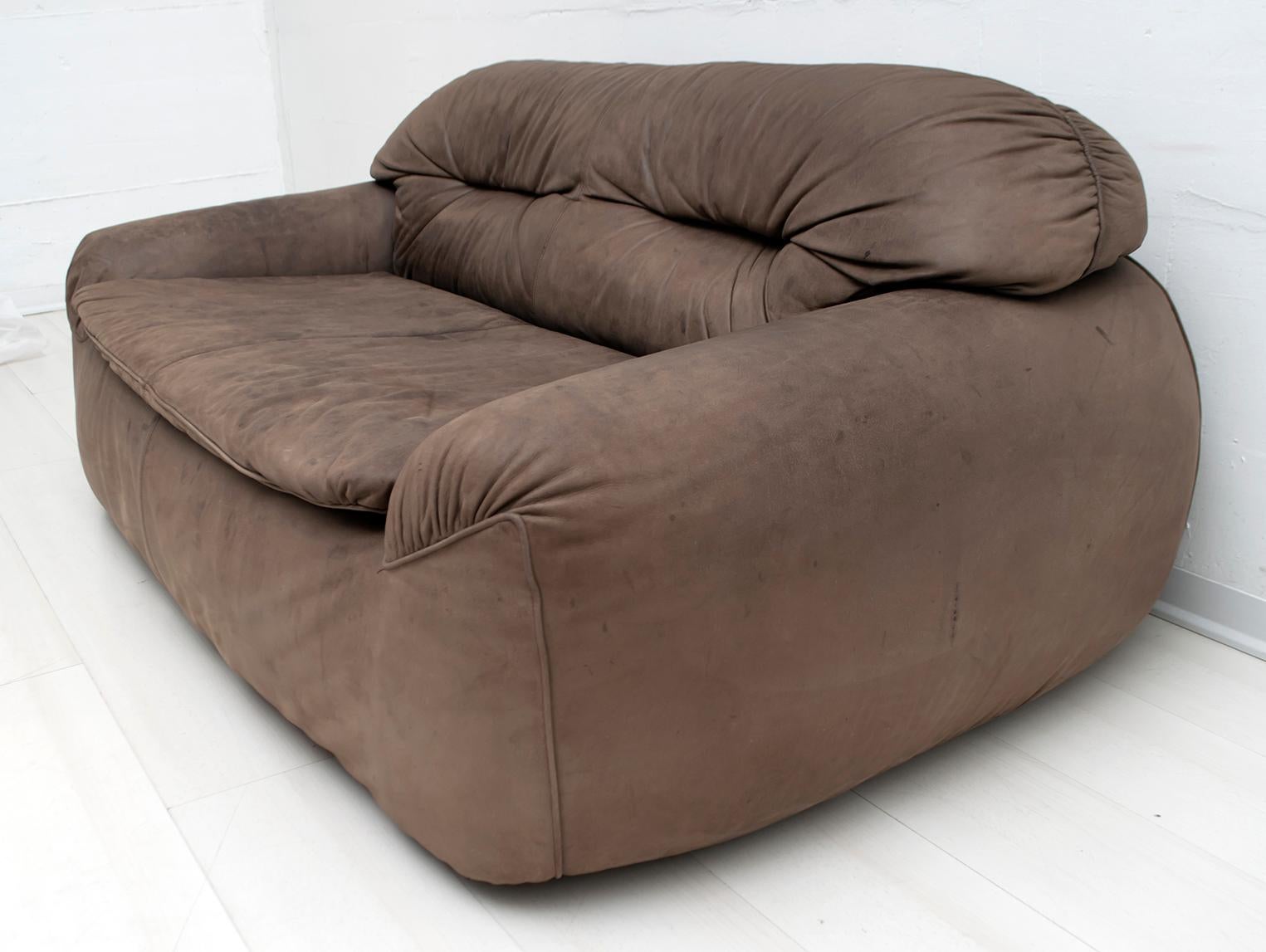 Rossi di Albizzate Modern Italian Elephant Skin Sofa, 1989 In Good Condition In Puglia, Puglia
