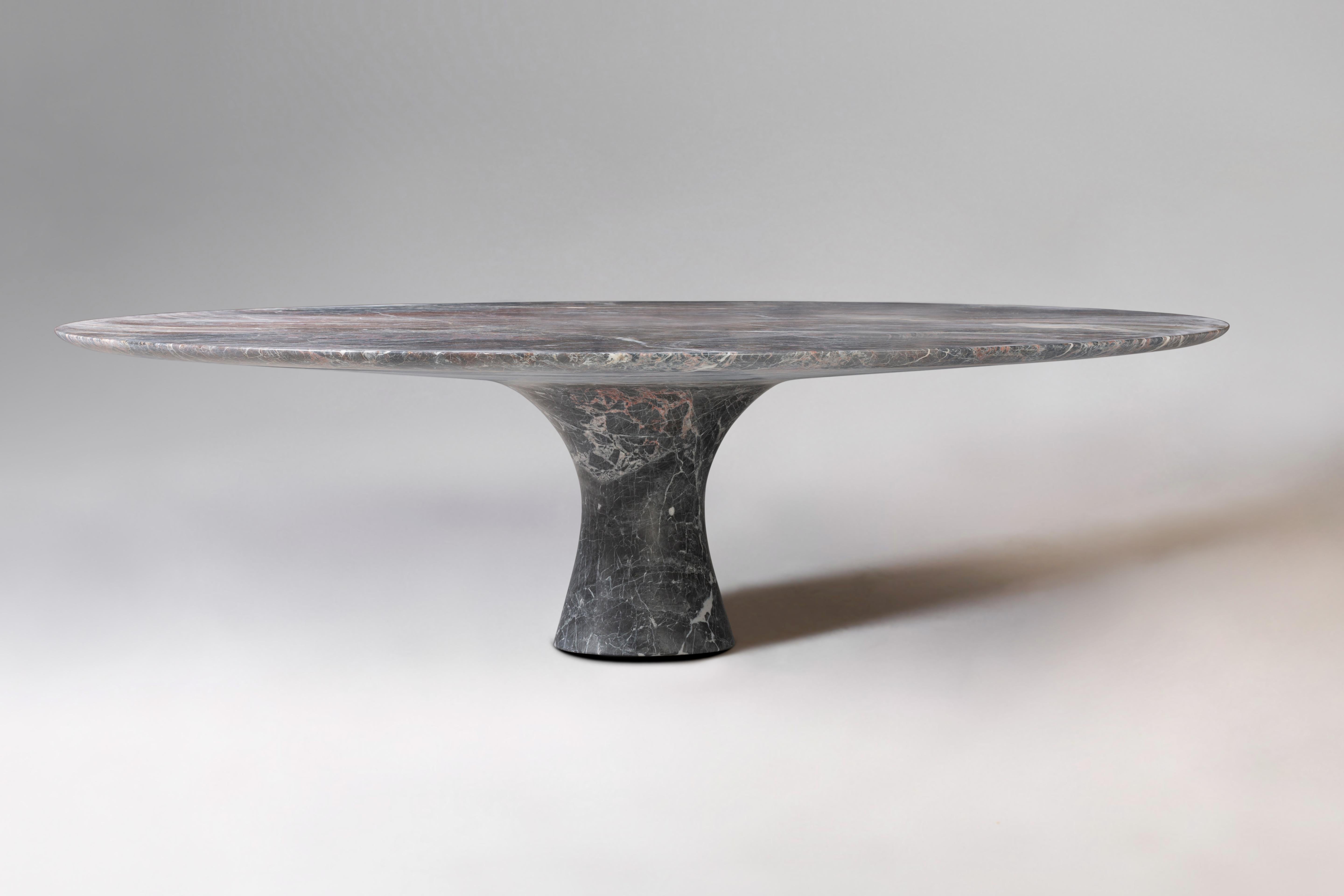 Raffinierter zeitgenössischer niedriger runder Tisch aus Marmor von Rosso Lepanto 36/100 (21. Jahrhundert und zeitgenössisch) im Angebot
