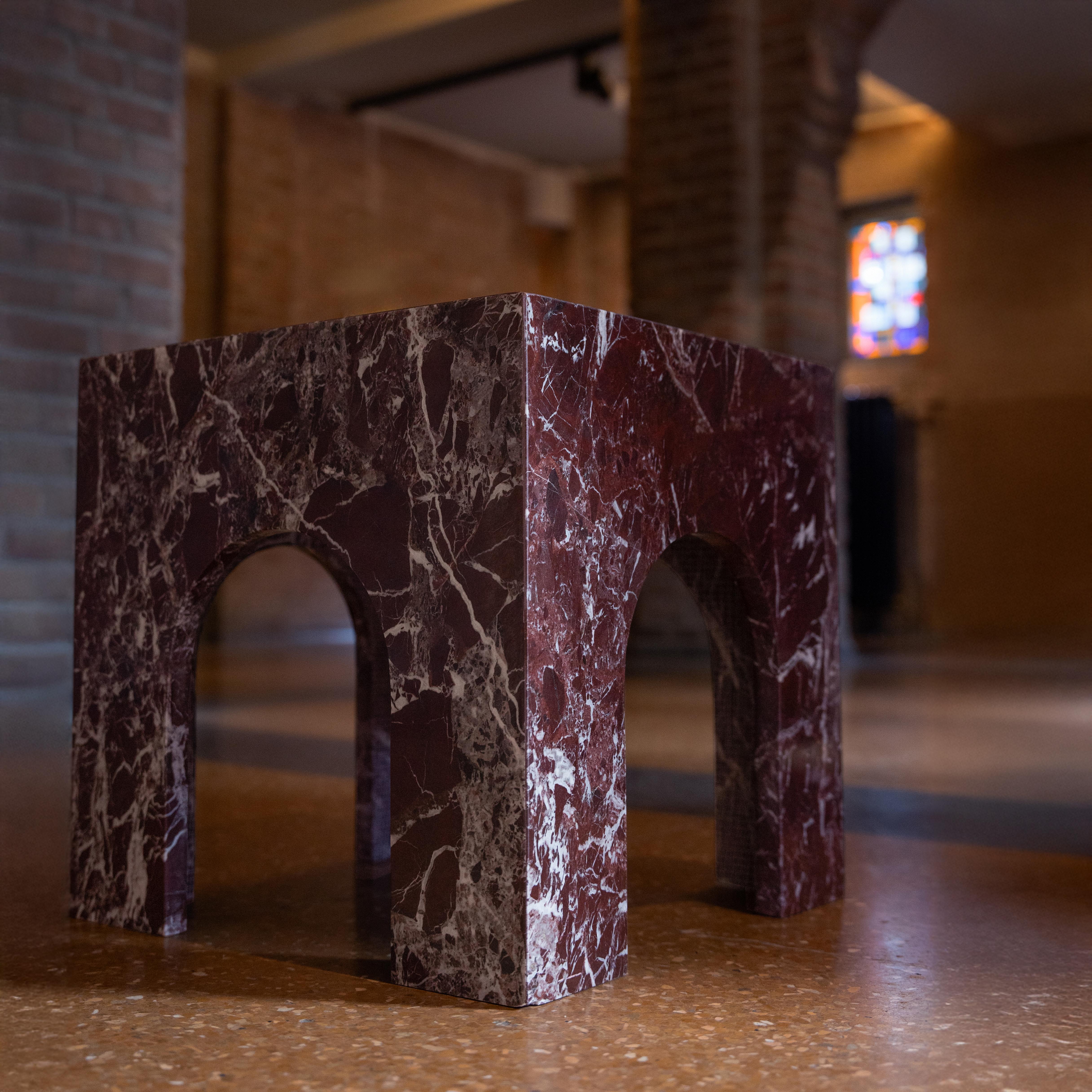 Table d'appoint en marbre Rosso Levanto en vente 2