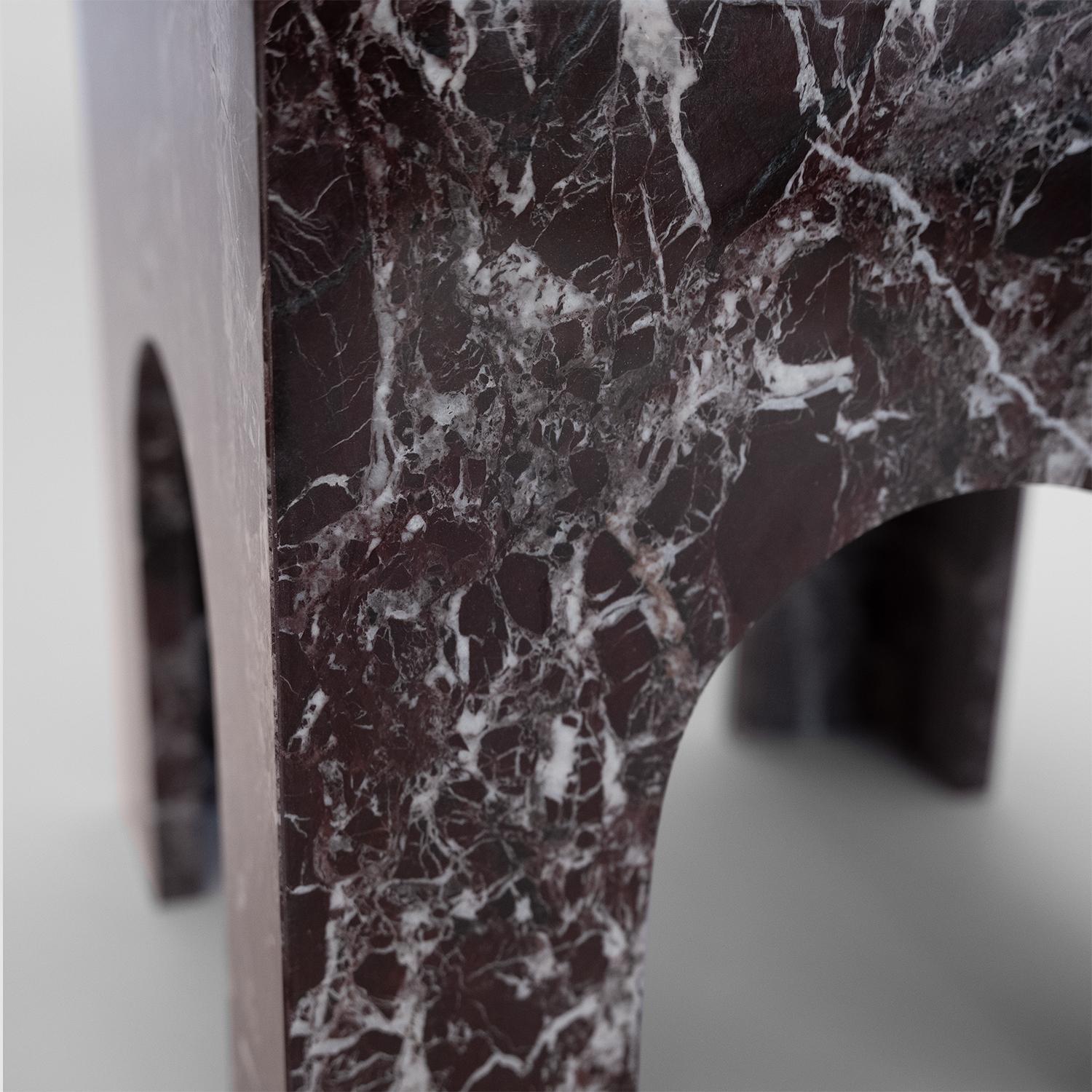 XXIe siècle et contemporain Table d'appoint en marbre Rosso Levanto en vente