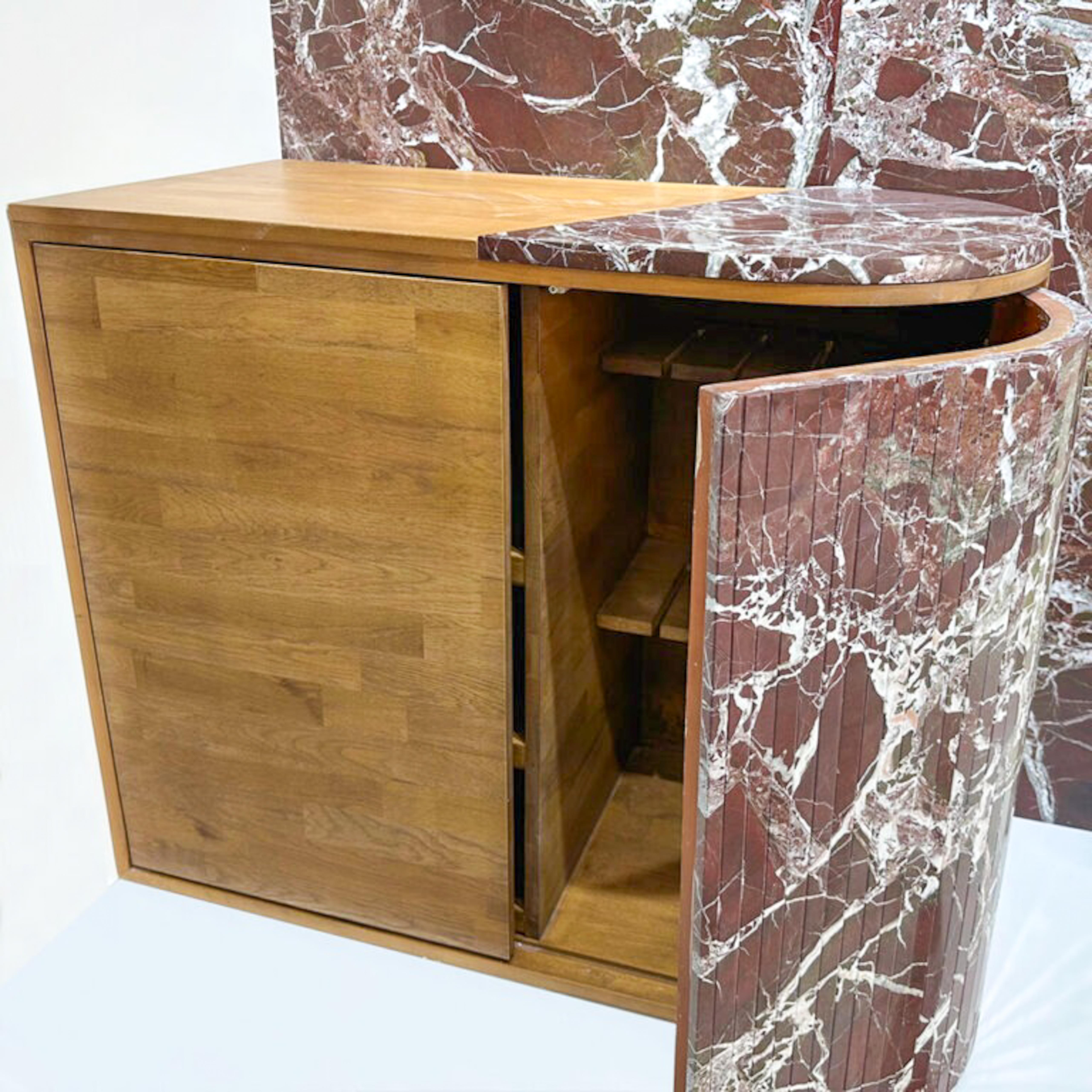 Armoire en marbre Rosso Levanto 


Type de marbre : Rosso Levanto
Dimensions : 20