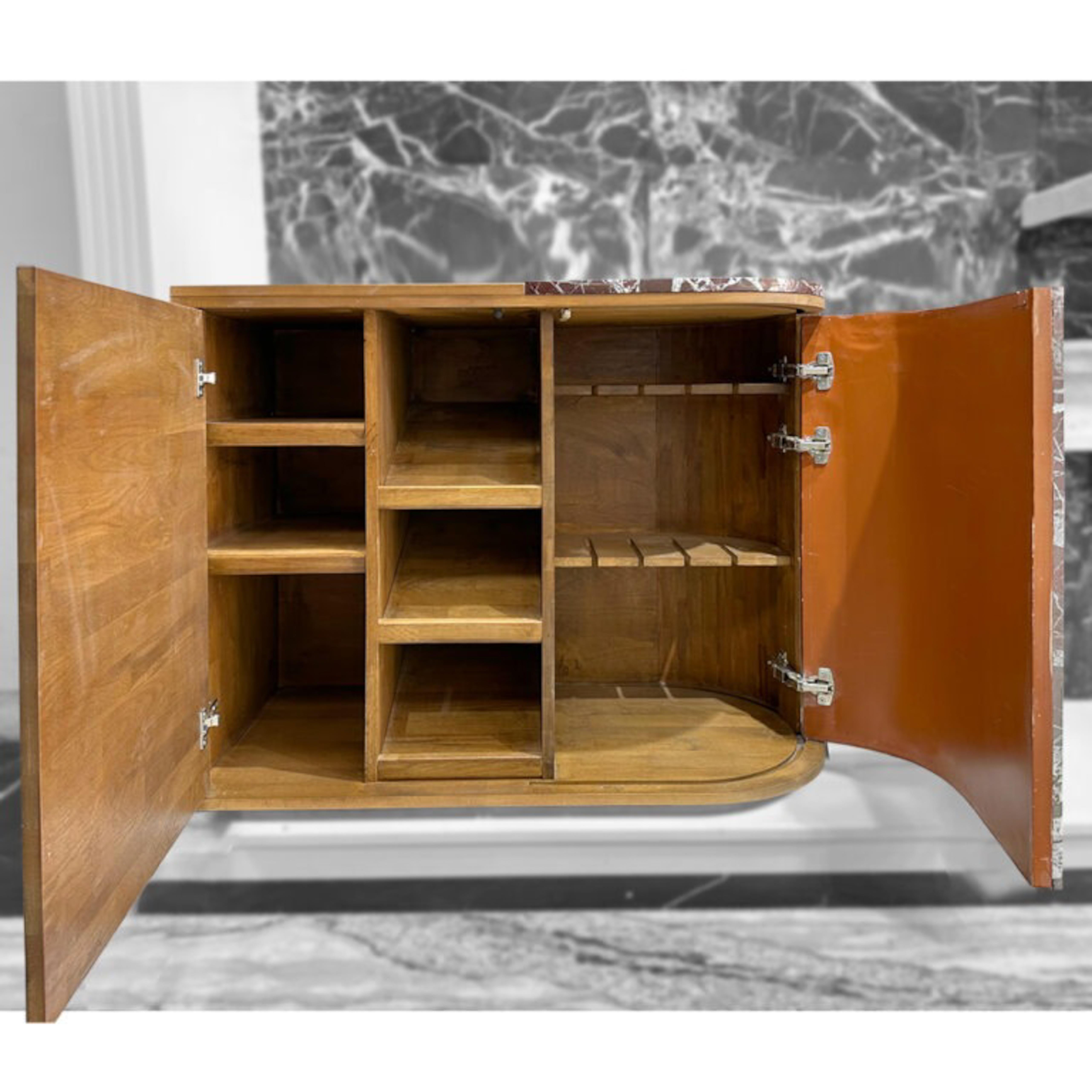 Organique Armoire en marbre Rosso Levanto - Armoire en bois de chêne et marbre sur mesure en vente