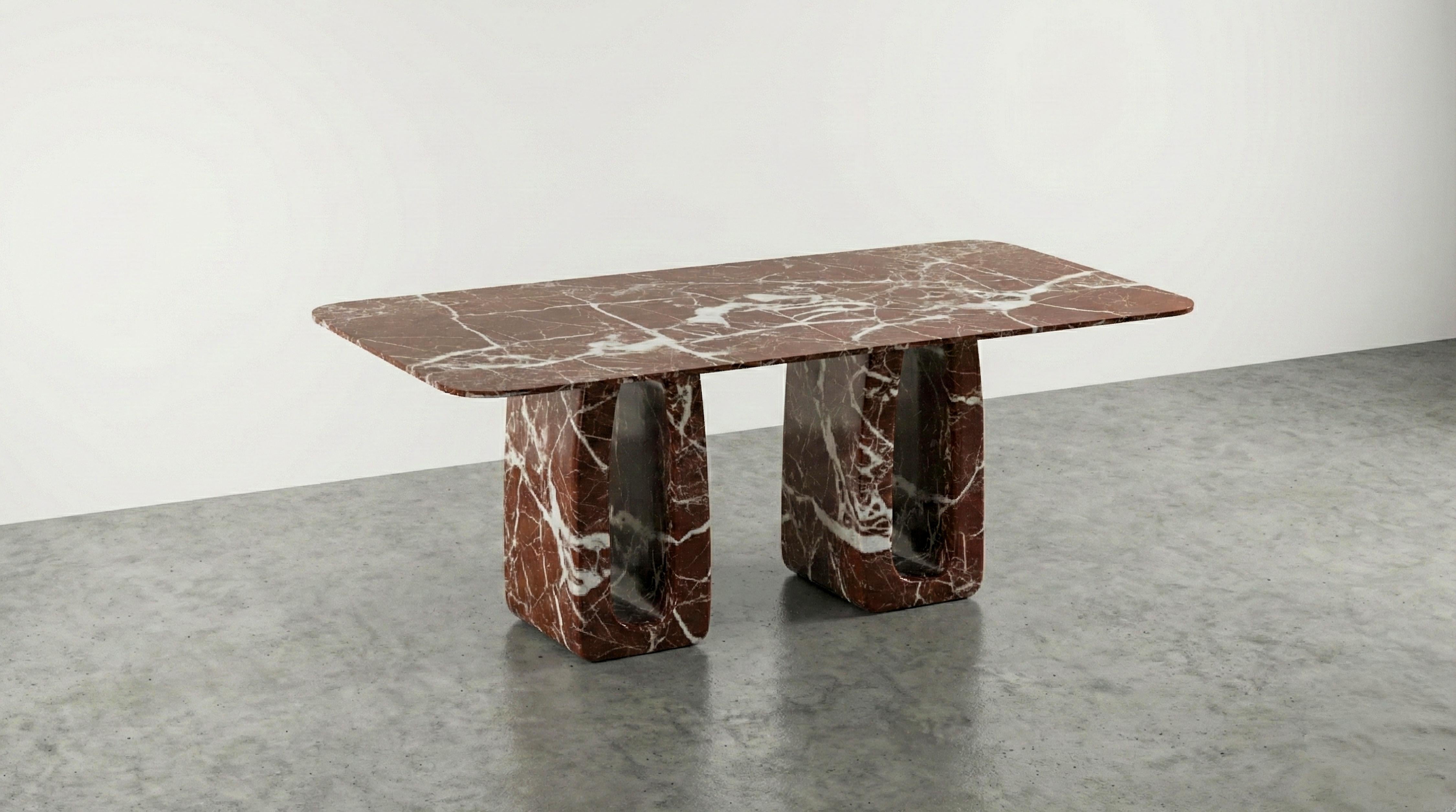 Arts and Crafts Table de salle à manger en marbre Rosso Levanto, table en marbre bourguignon sur mesure en vente