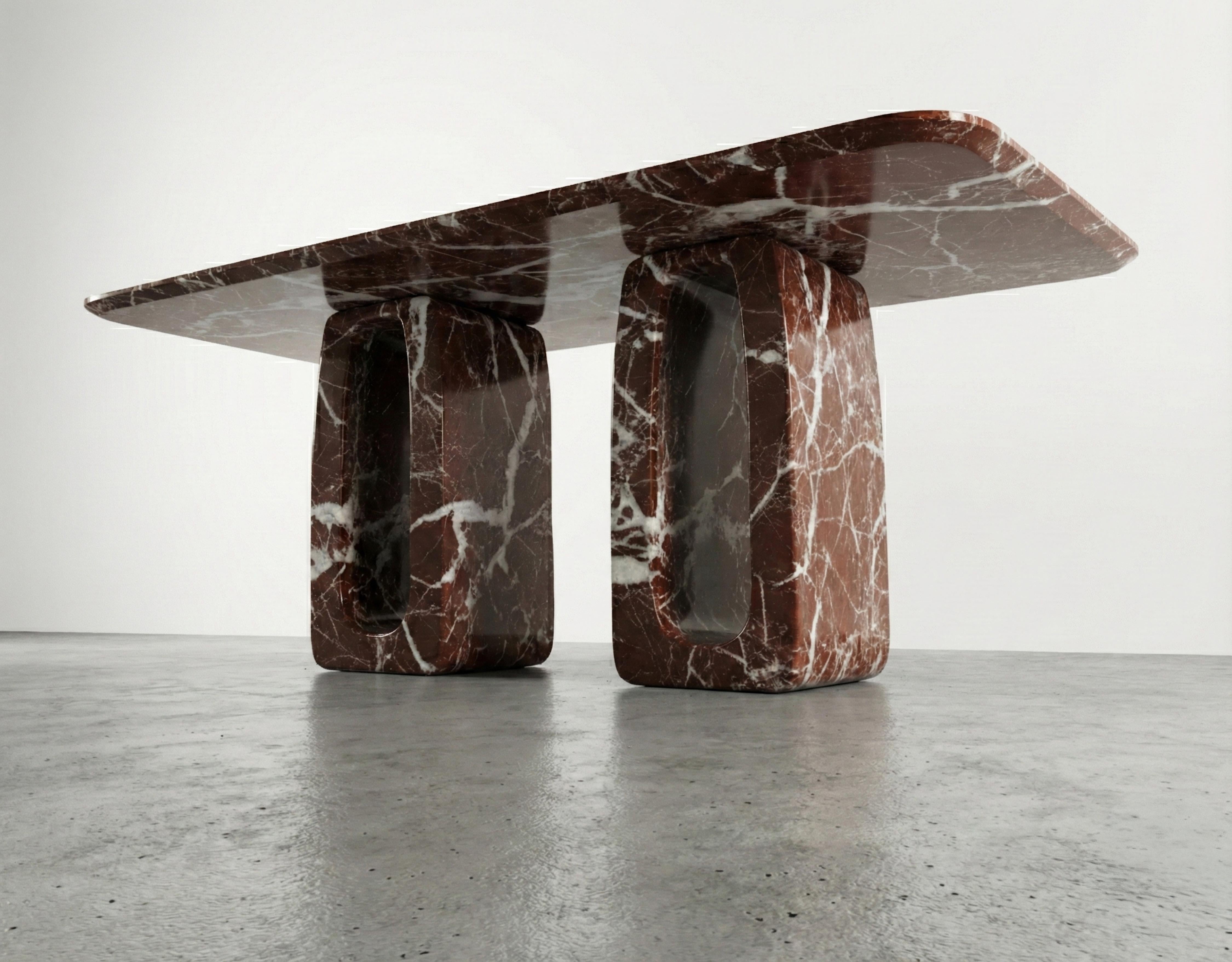 Sculpté Table de salle à manger en marbre Rosso Levanto, table en marbre bourguignon sur mesure en vente