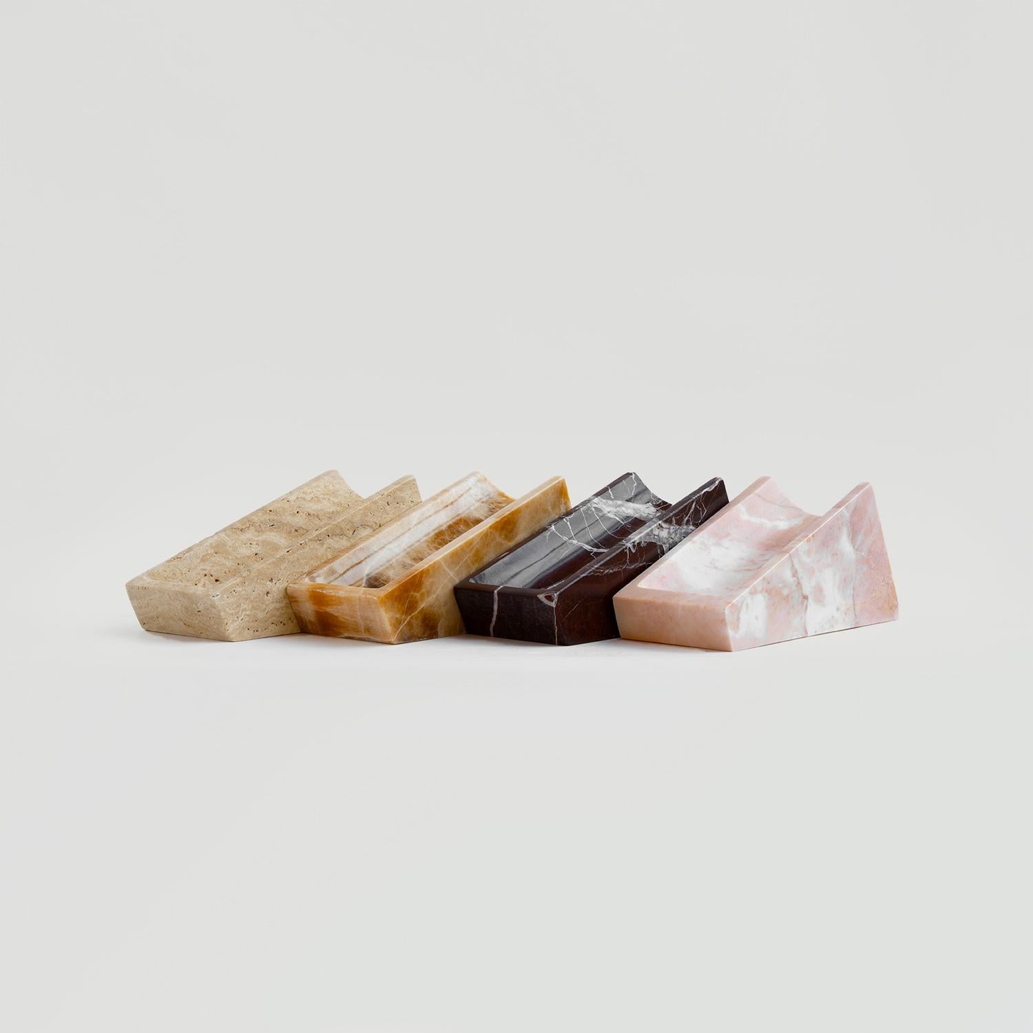 Marbre Stand pour bouteilles de vin en marbre Rosso Levanto en vente