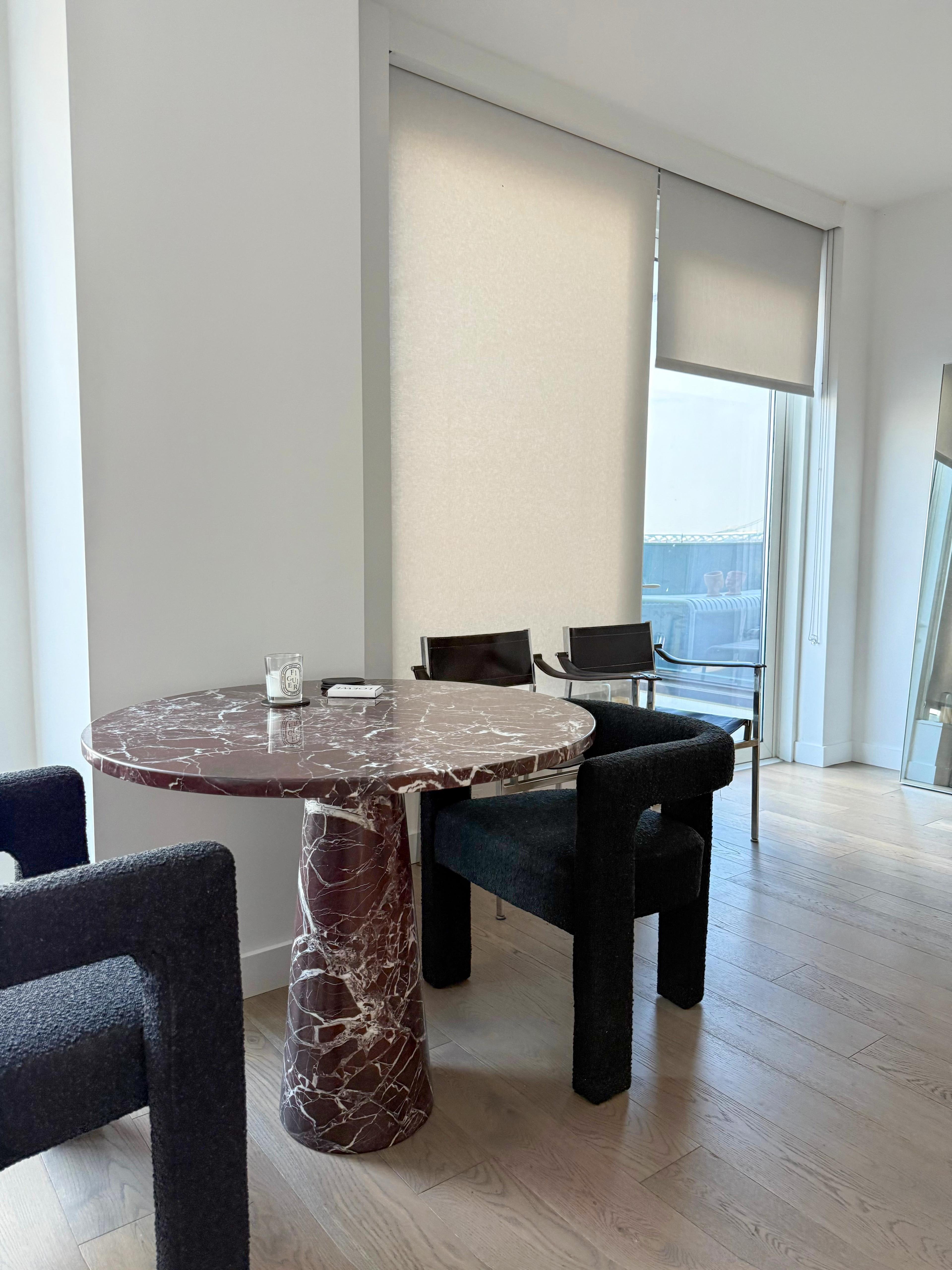 Sculpté Rosso Levanto Red Fully Marble Dining Table, Round Marble Table, Round Red Table en vente