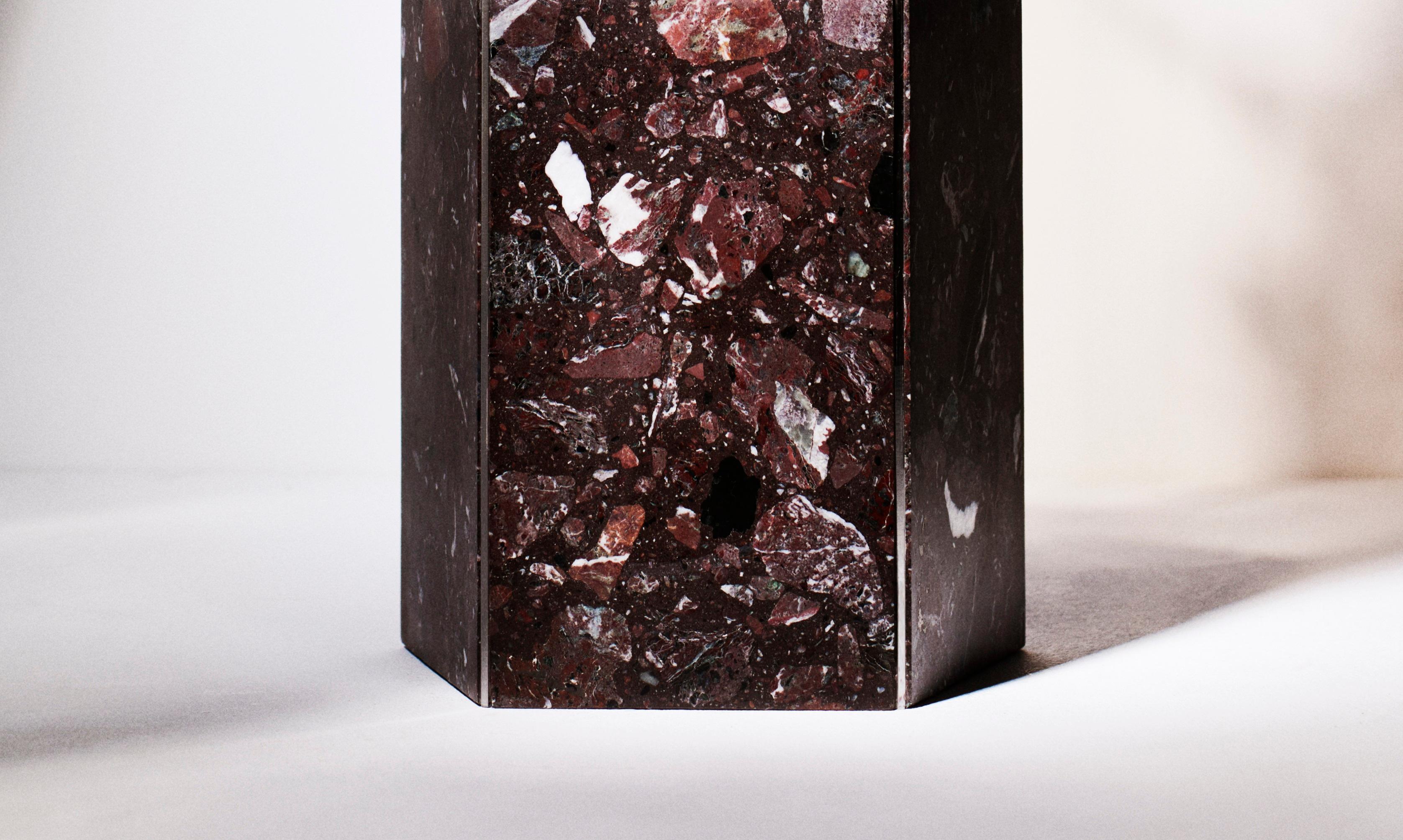 Rosso Levanto Terrazzo Pentagonal Narcissus, Vase von Tino Seubert, 2017 im Zustand „Neu“ im Angebot in Geneve, CH