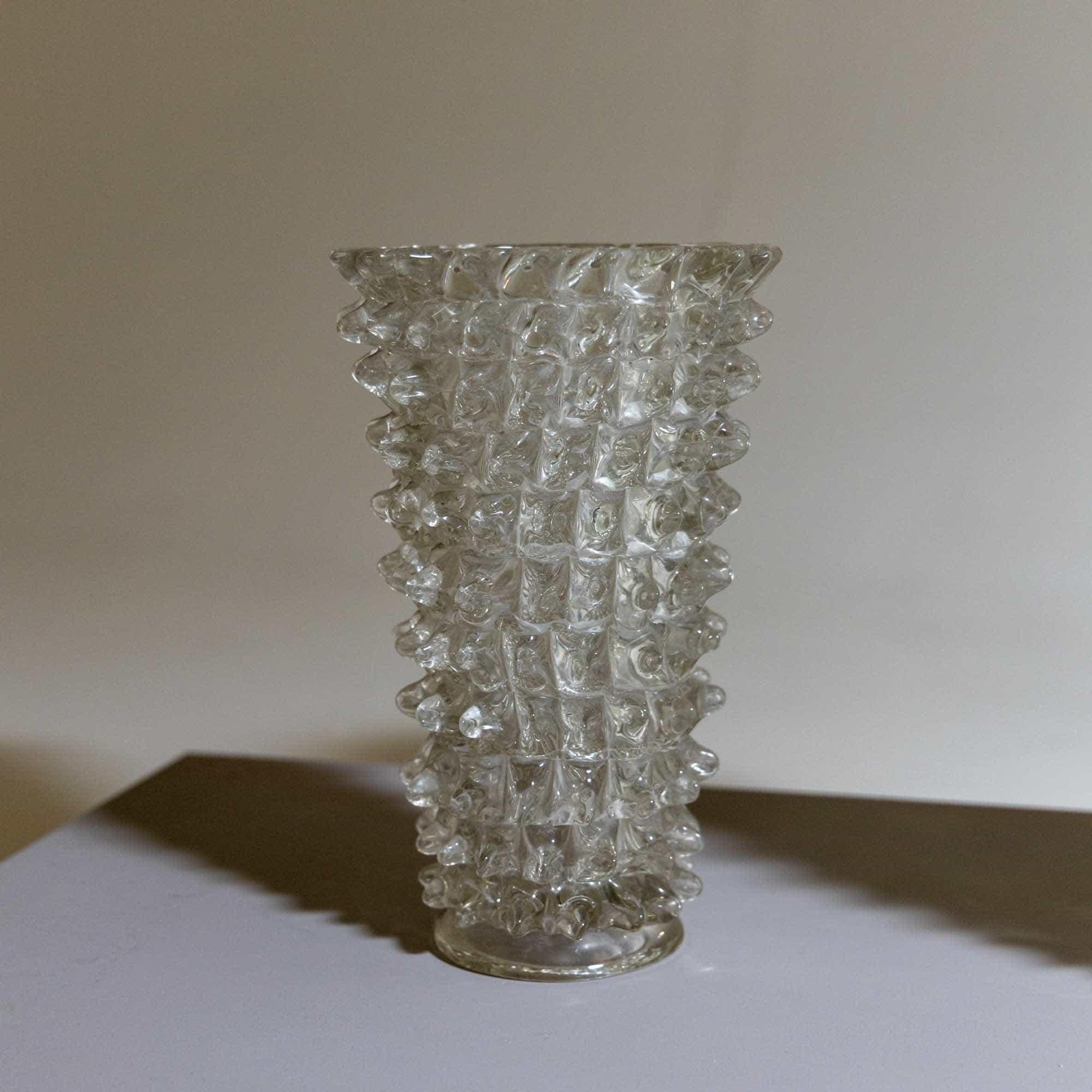 Vase en verre de forme conique 