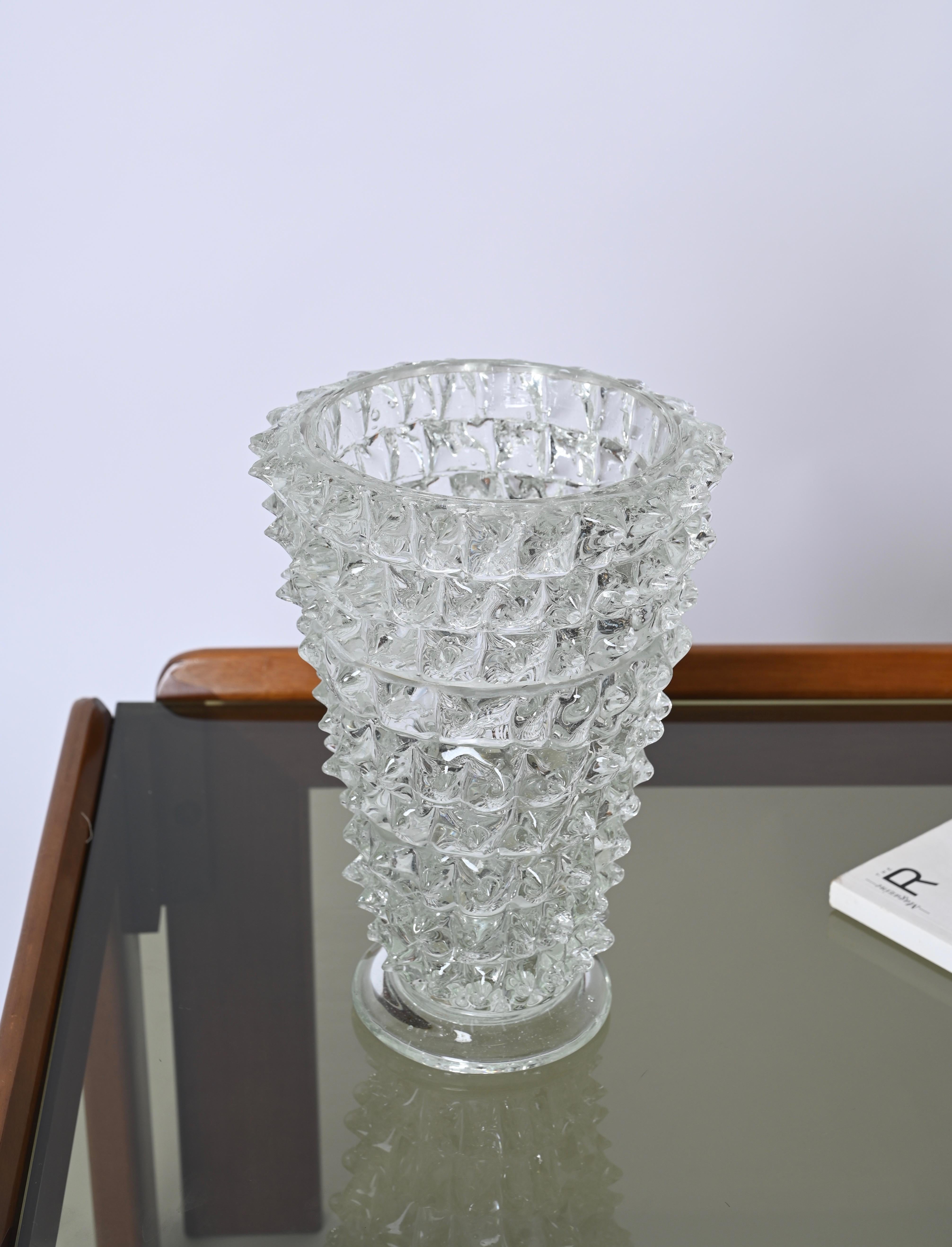 Fantastic large mouth-blown rostrato crystal Murano glass vase. This stunning piece was realized during the 1940s in Italy by Ercole Barovier for Barovier & Toso.

This gorgeous decorative vase is fantastic thanks to the incredible workmanship of