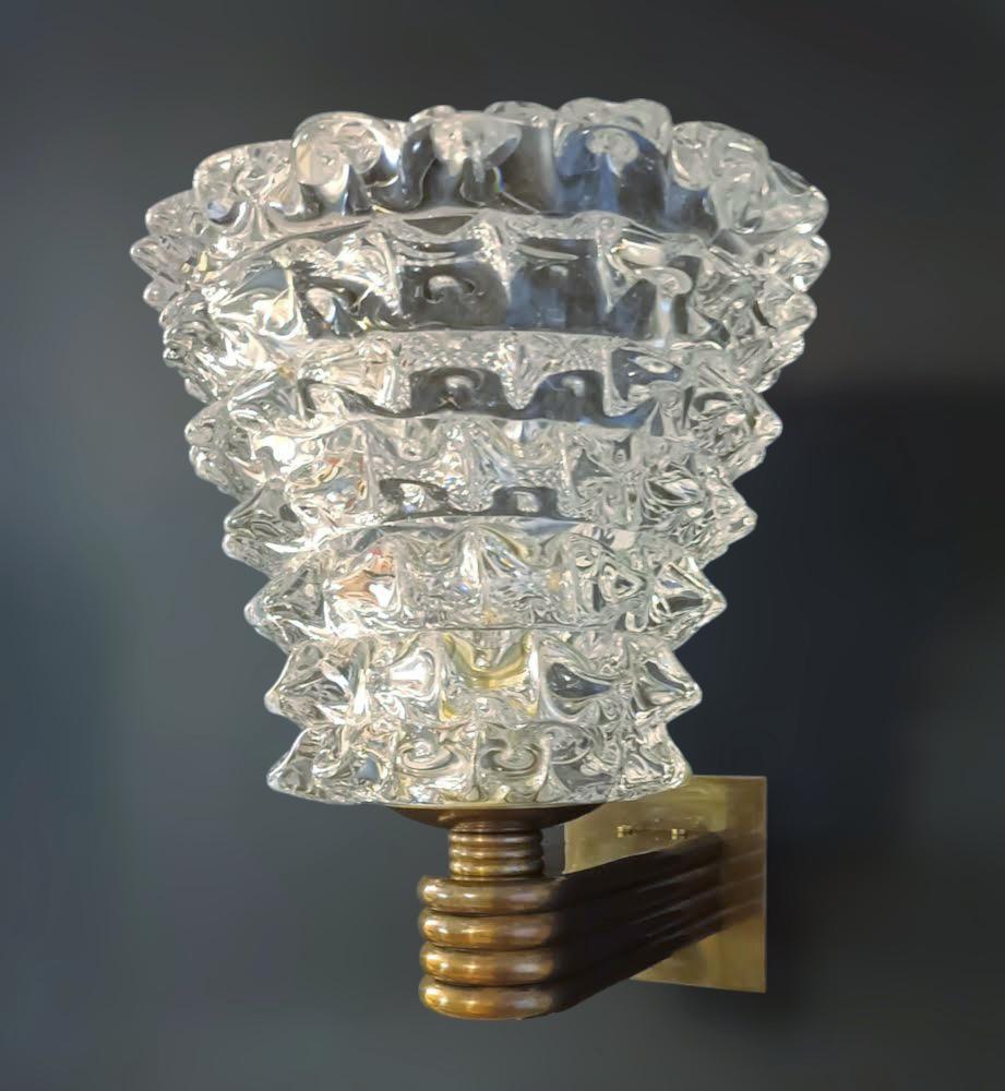 Original vintage Italian wall lights with clear Murano glass hand blown to create a beaked textured effect using Rostrato technique, mounted on brass bracket / Designed by Barovier e Toso, circa 1960s with original Barovier e Toso maker's mark on