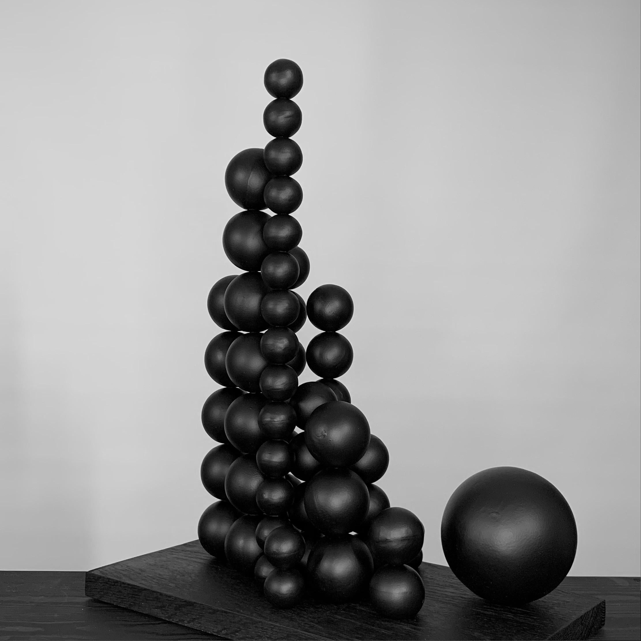 Stadt der Zukunft Stahl Schwarze Kugel Abstrakte Skulptur (Geometrische Abstraktion), Sculpture, von Rostyslav Kozhman