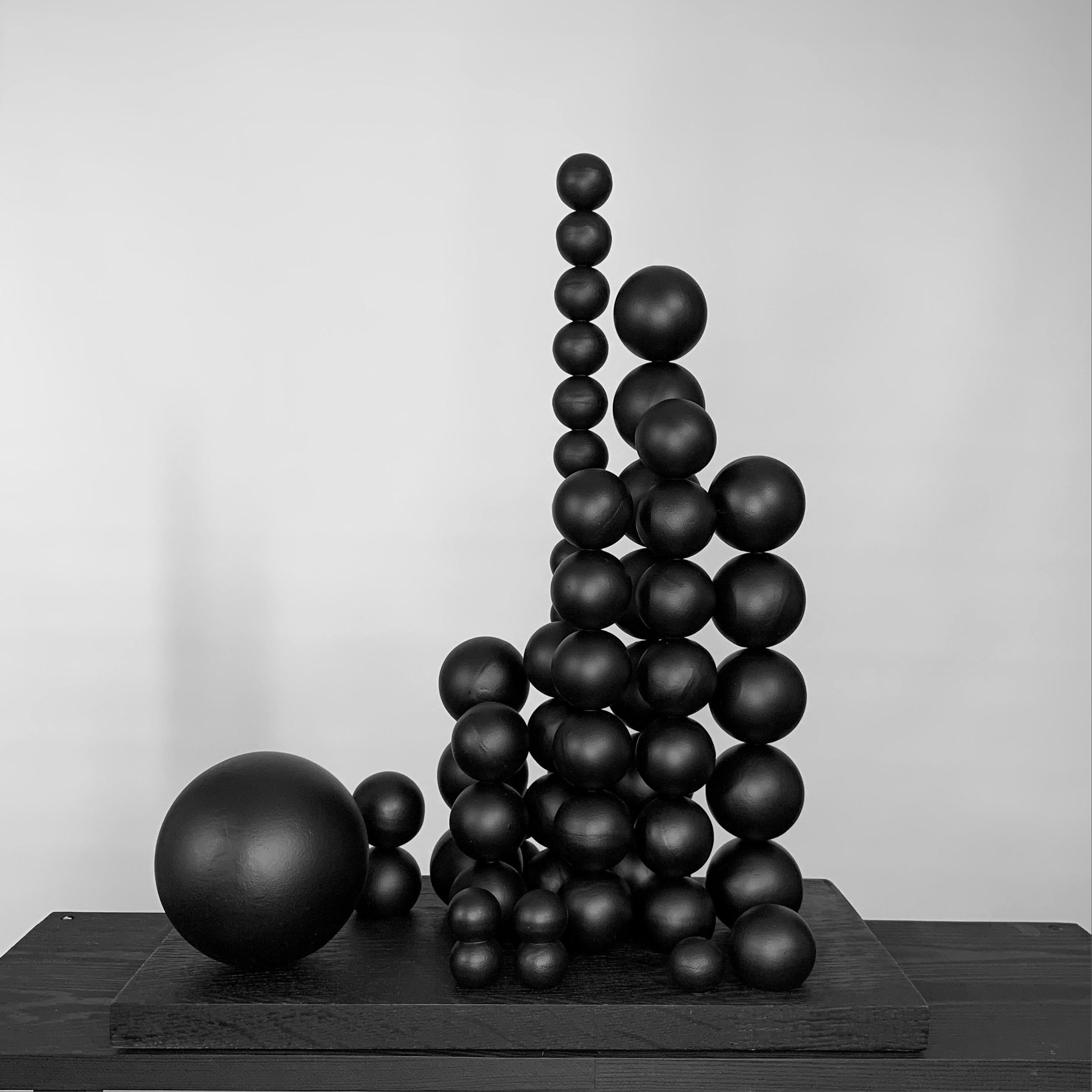 Sculpture abstraite sphère noire en acier « City of future » (Cité du futur)