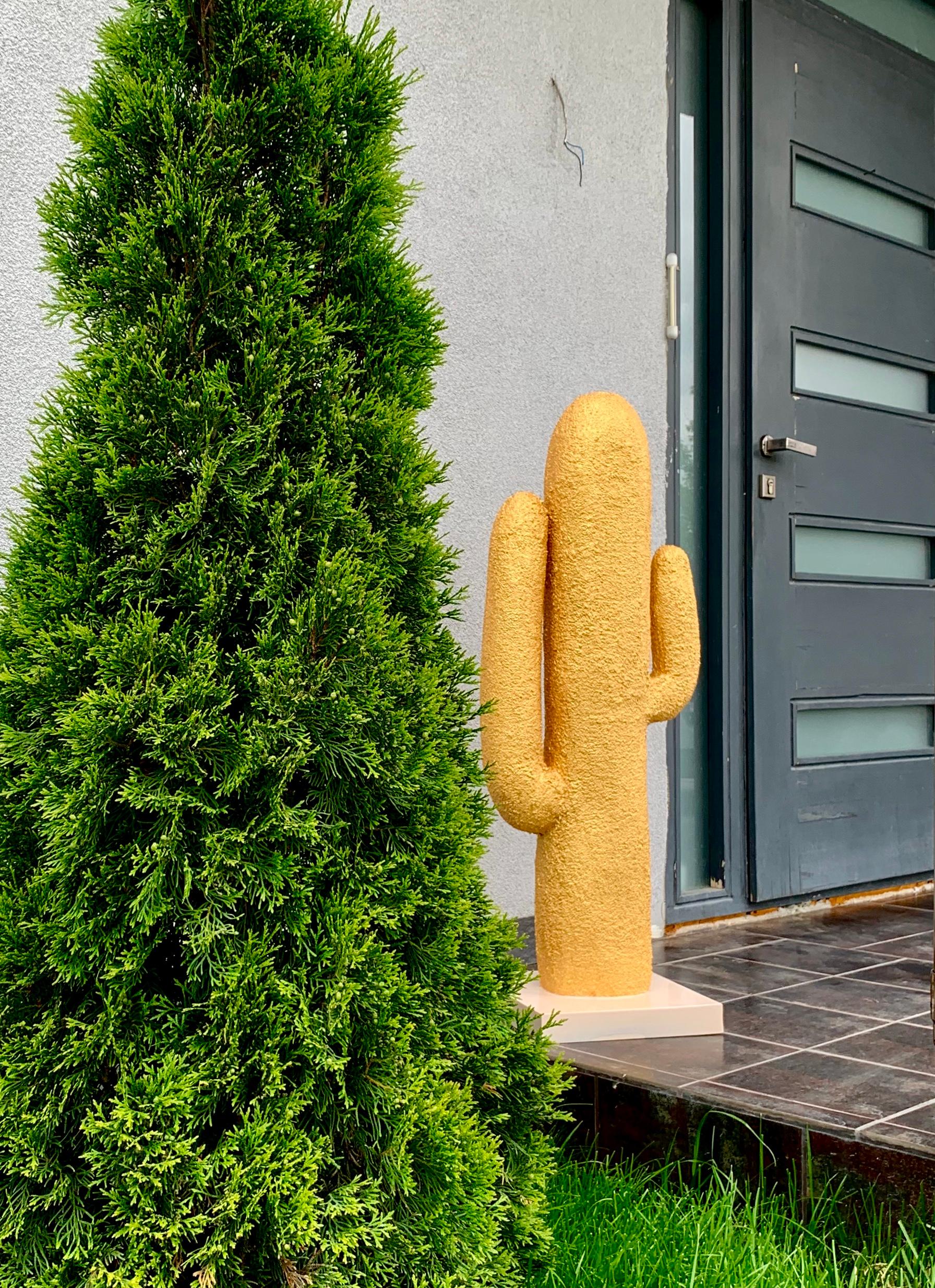 Fabriqué en Ukraine, 2020.

Voici cette grande sculpture intérieure de cactus doré.

Lieu et livraison : Ukraine
Les auteurs : Créé par Rostyslav Kozhman et Iryna Antoniuk (Irena Tone)
MATERIAL : Métal, acrylique, polyuréthane, pâte texturée,