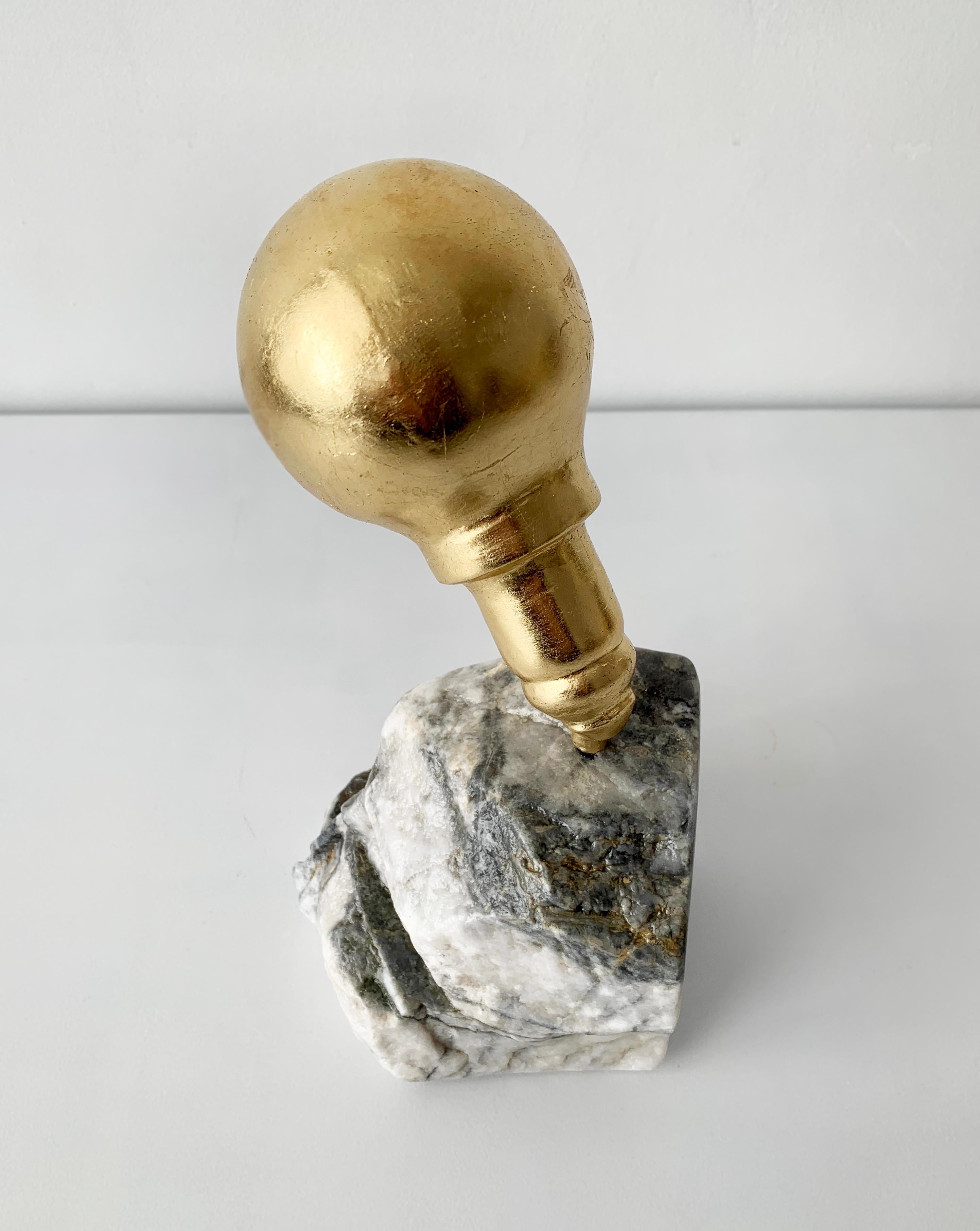 Original Original- Original-Skulptur IDEA (LAMP) Büro aus Gold und weißem Stahl und Marmor (Geometrische Abstraktion), Sculpture, von Rostyslav Kozhman